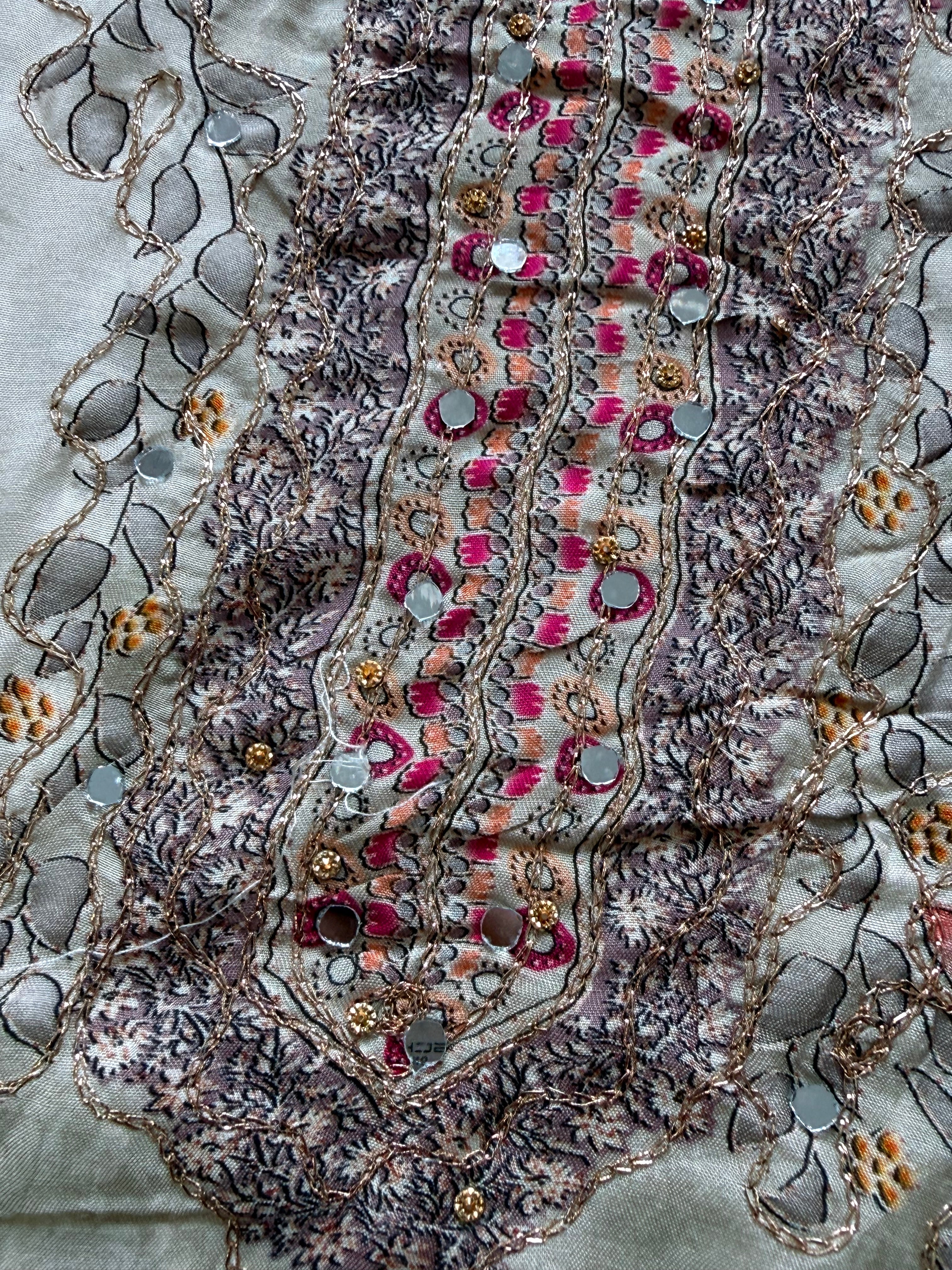 MUSLIN EMBROIDERY SUIT