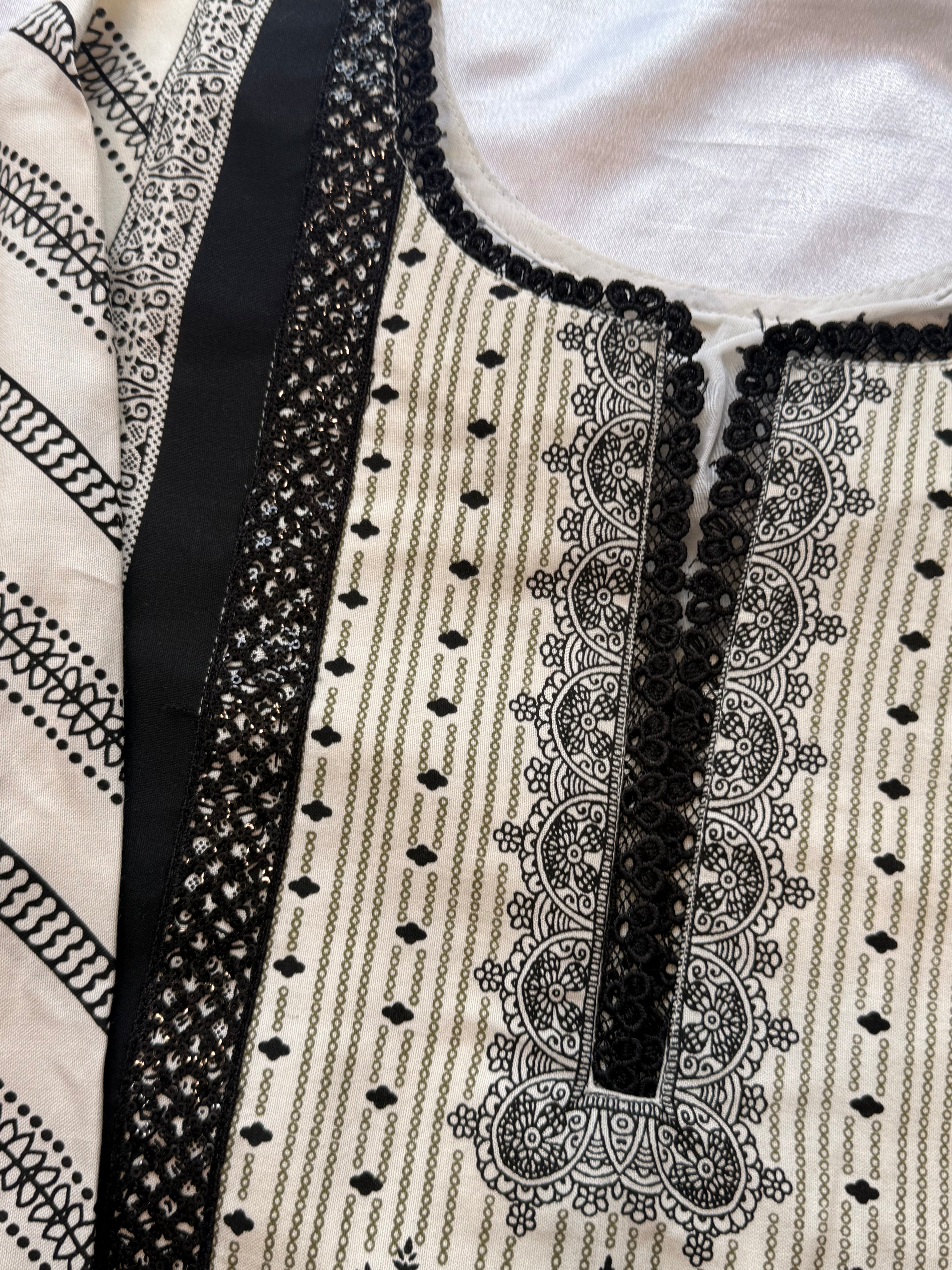 SIYA PAKISTANI LAWN KAFTAN SUIT