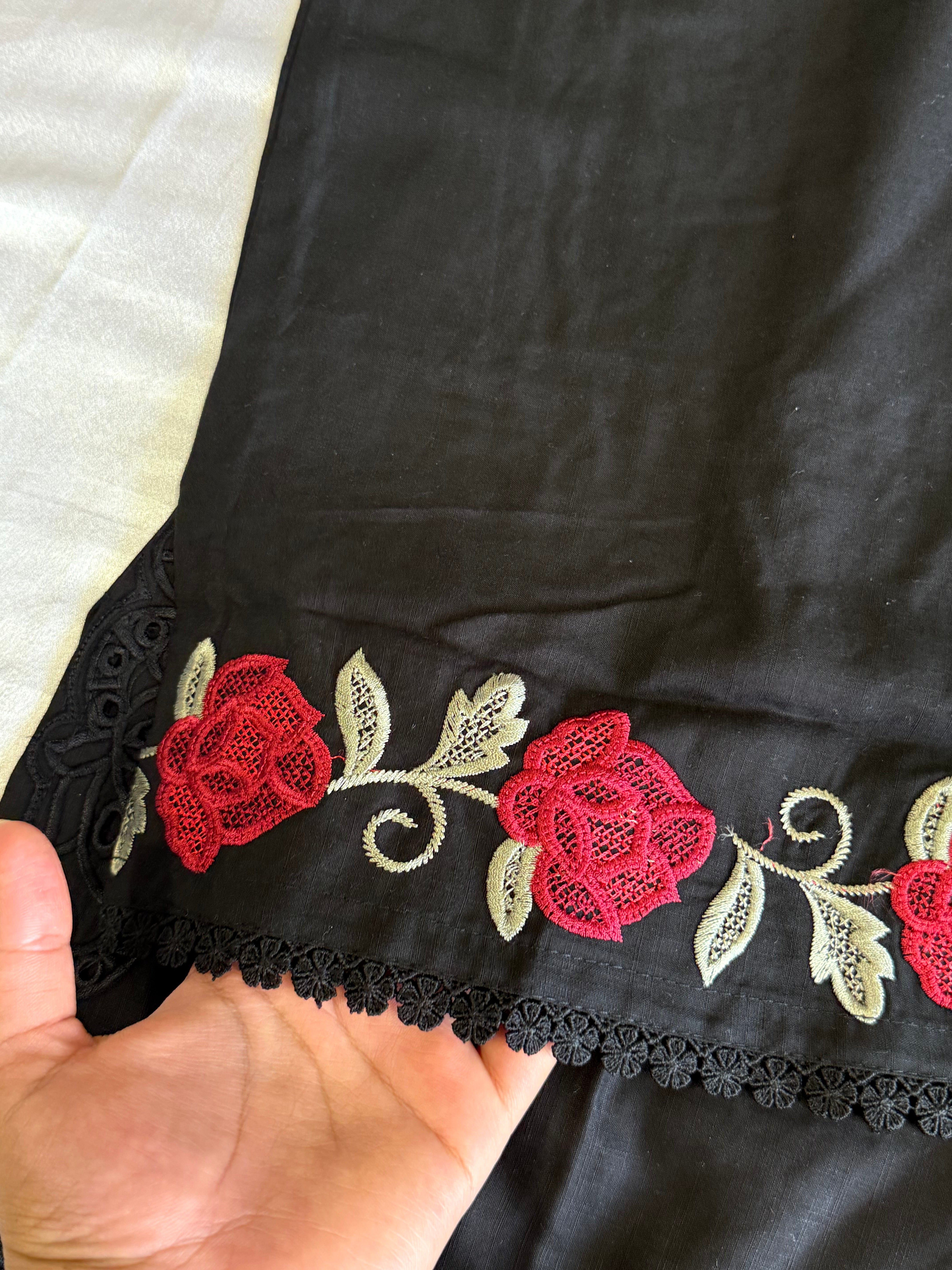 BLACK LAWN FLOWER FARSHI SUIT