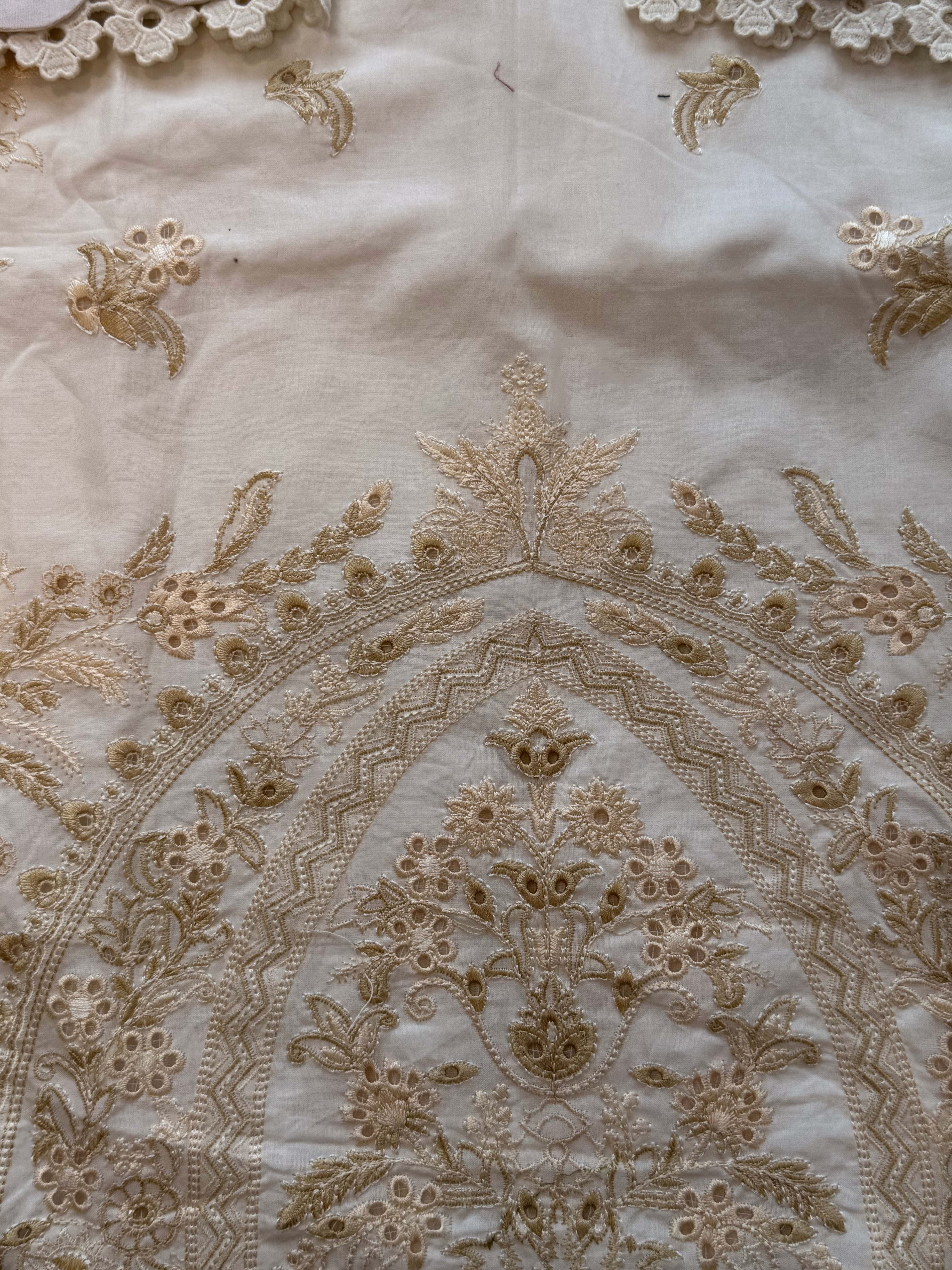 HANIA OFF-WHITE READYMADE SUIT