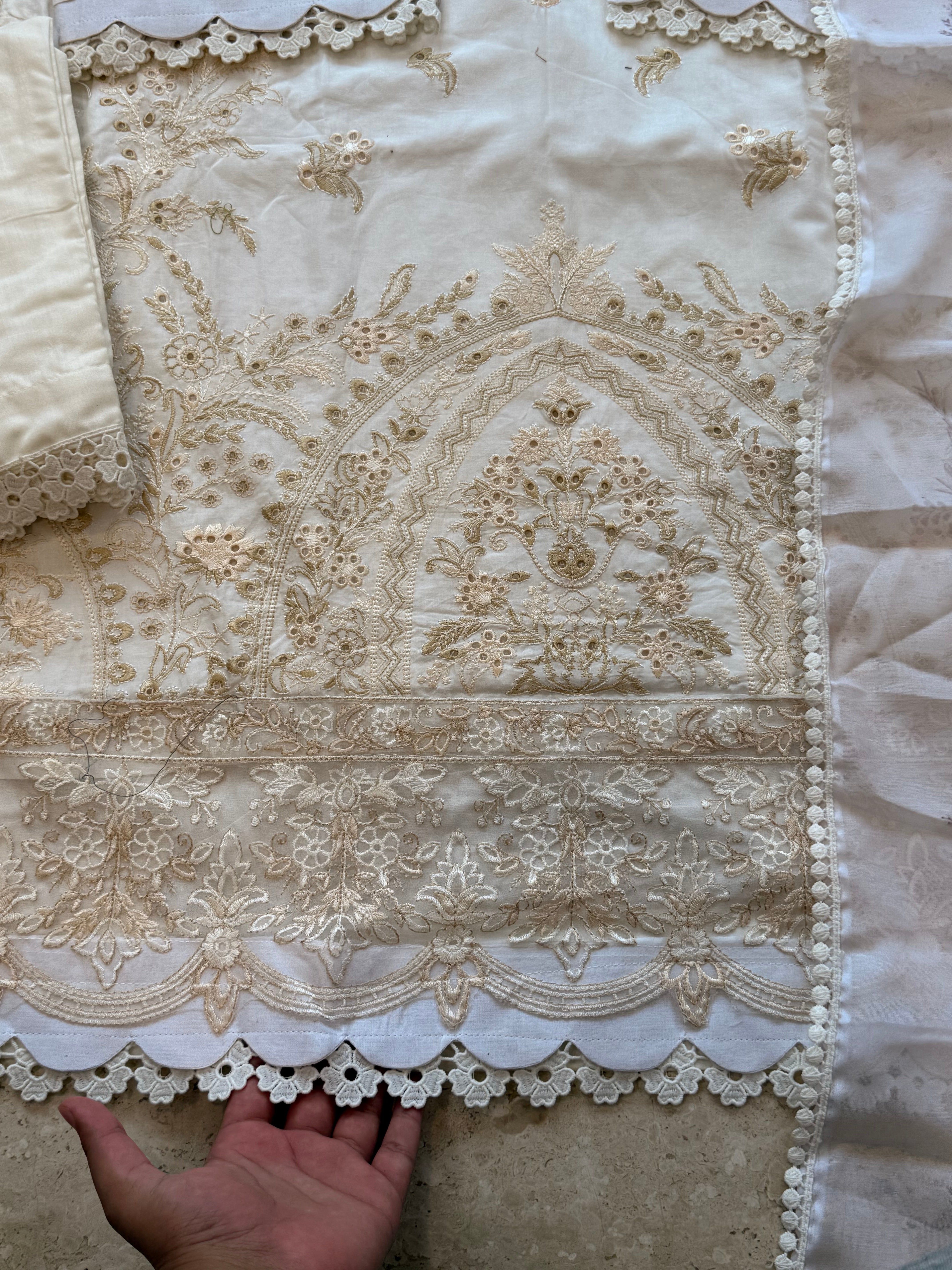 HANIA OFF-WHITE READYMADE SUIT