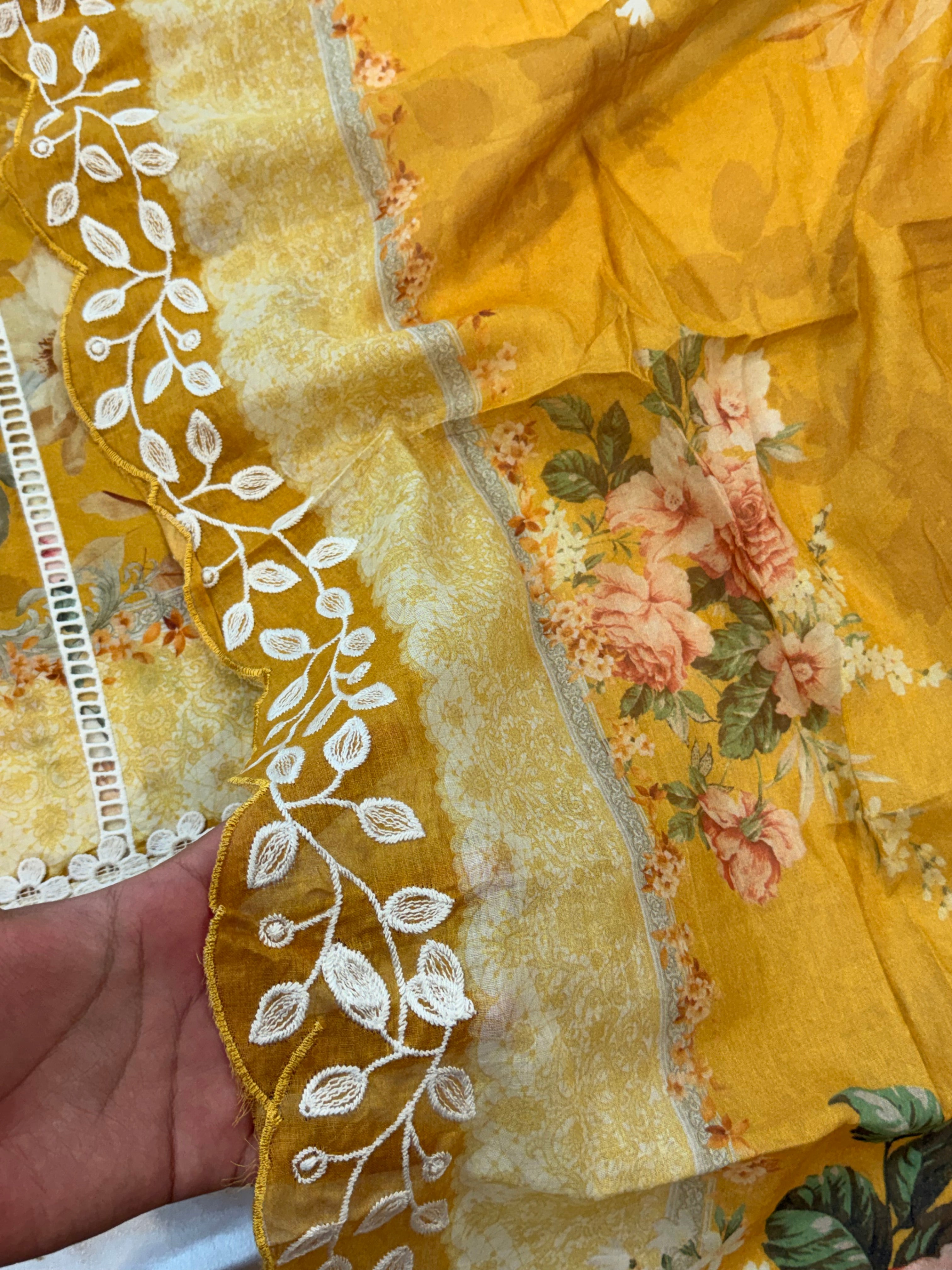 BINSAEED LAWN EMBROIDERY READYMADE SUIT 2