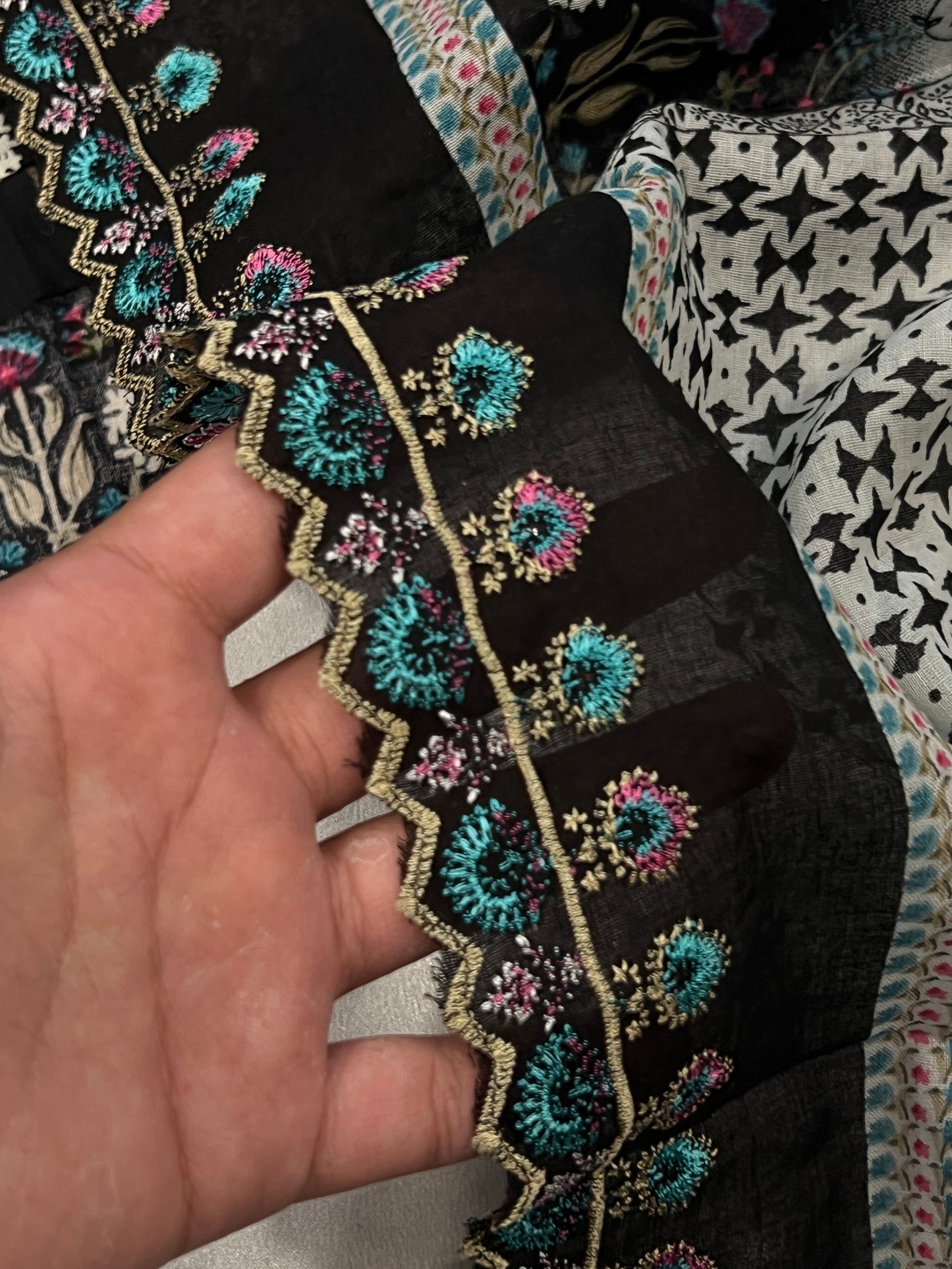 SABA BIN SAEED LAWN EMBROIDERY SUIT 3477 Q