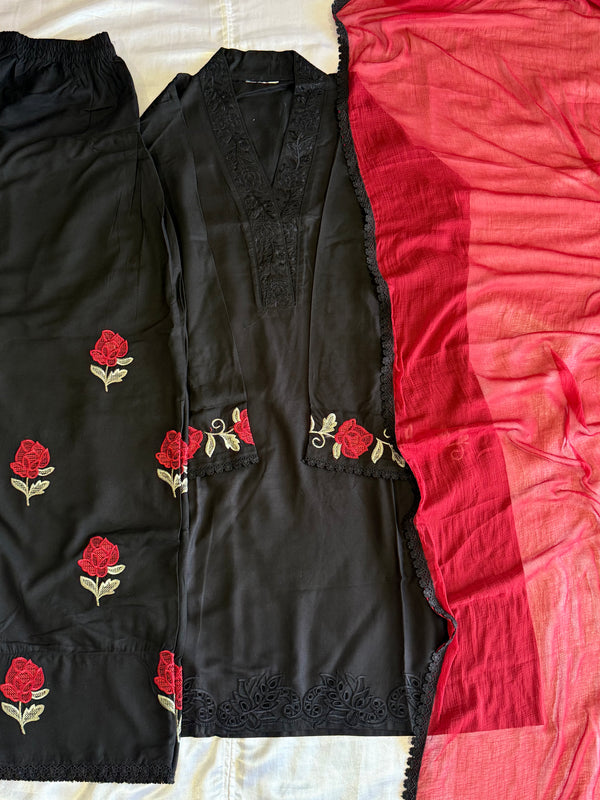BLACK LAWN FLOWER FARSHI SUIT