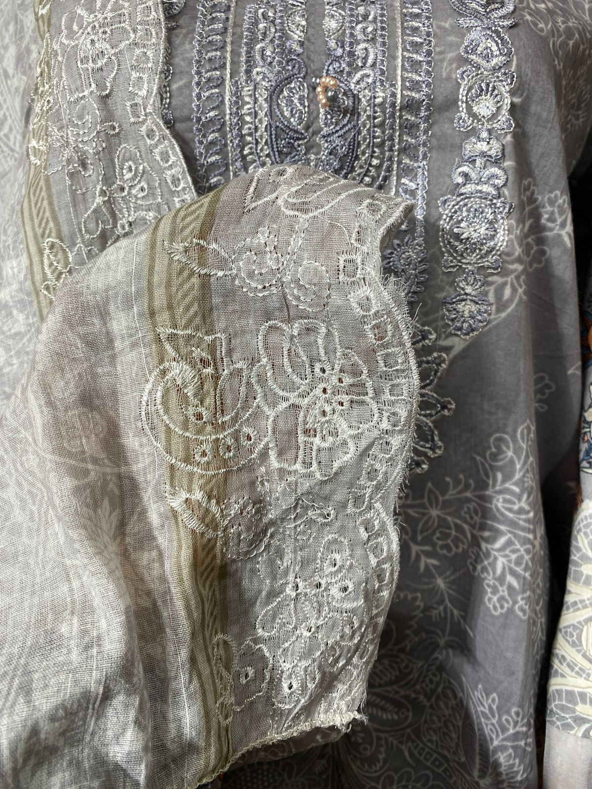 NEEDLE LAWN EMBROIDERY SUIT 4