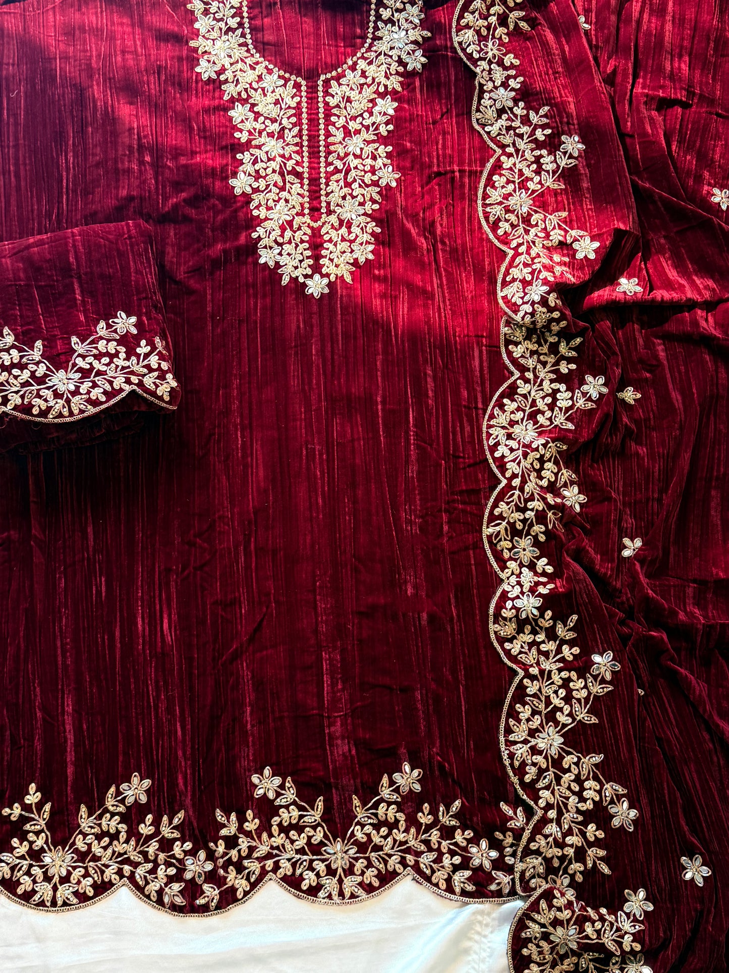 SAHER CRUSH VELVET EMBROIDERY SUIT 3 Q