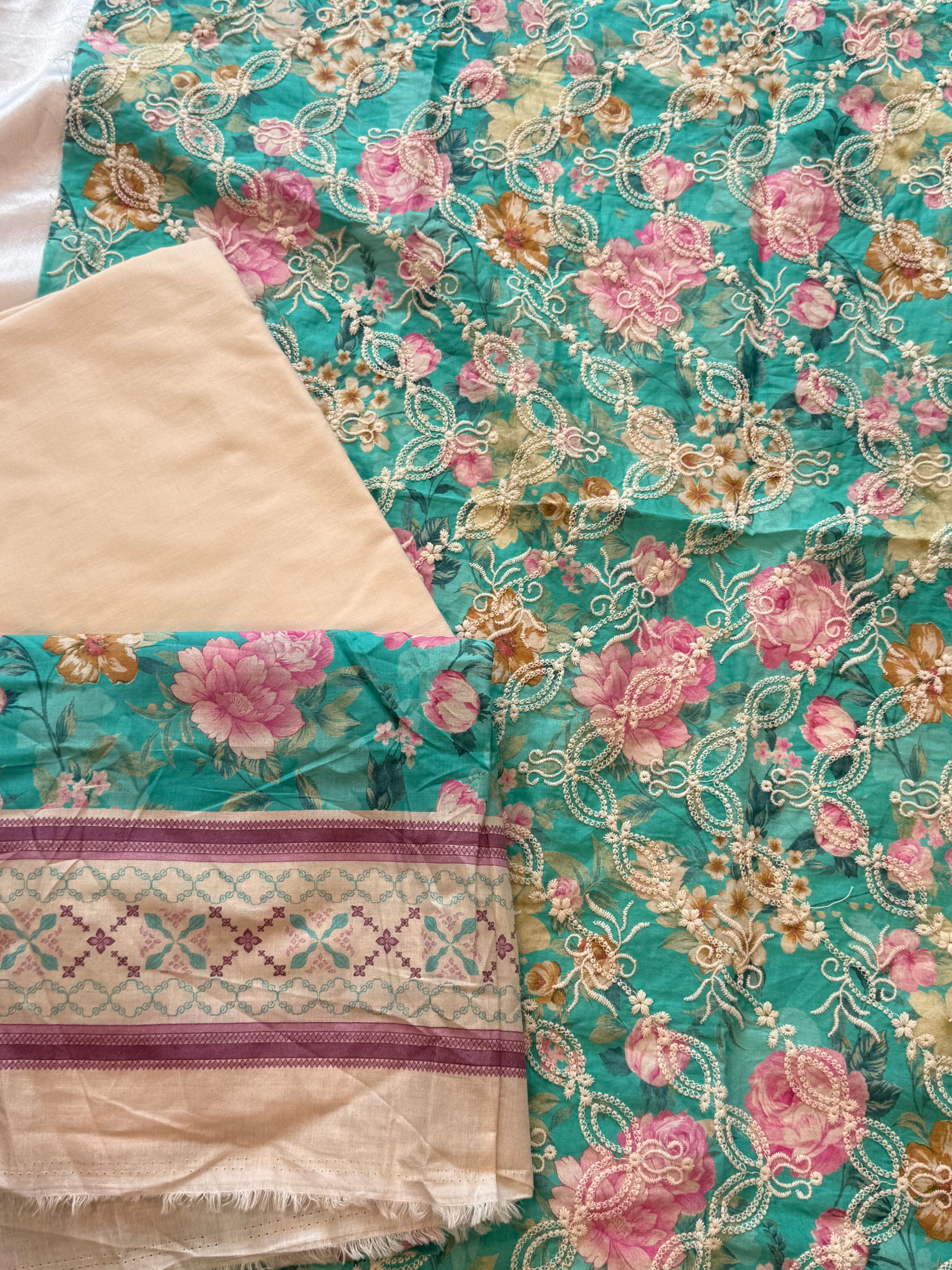 FIZA LAWN EMBROIDERY SUIT 3