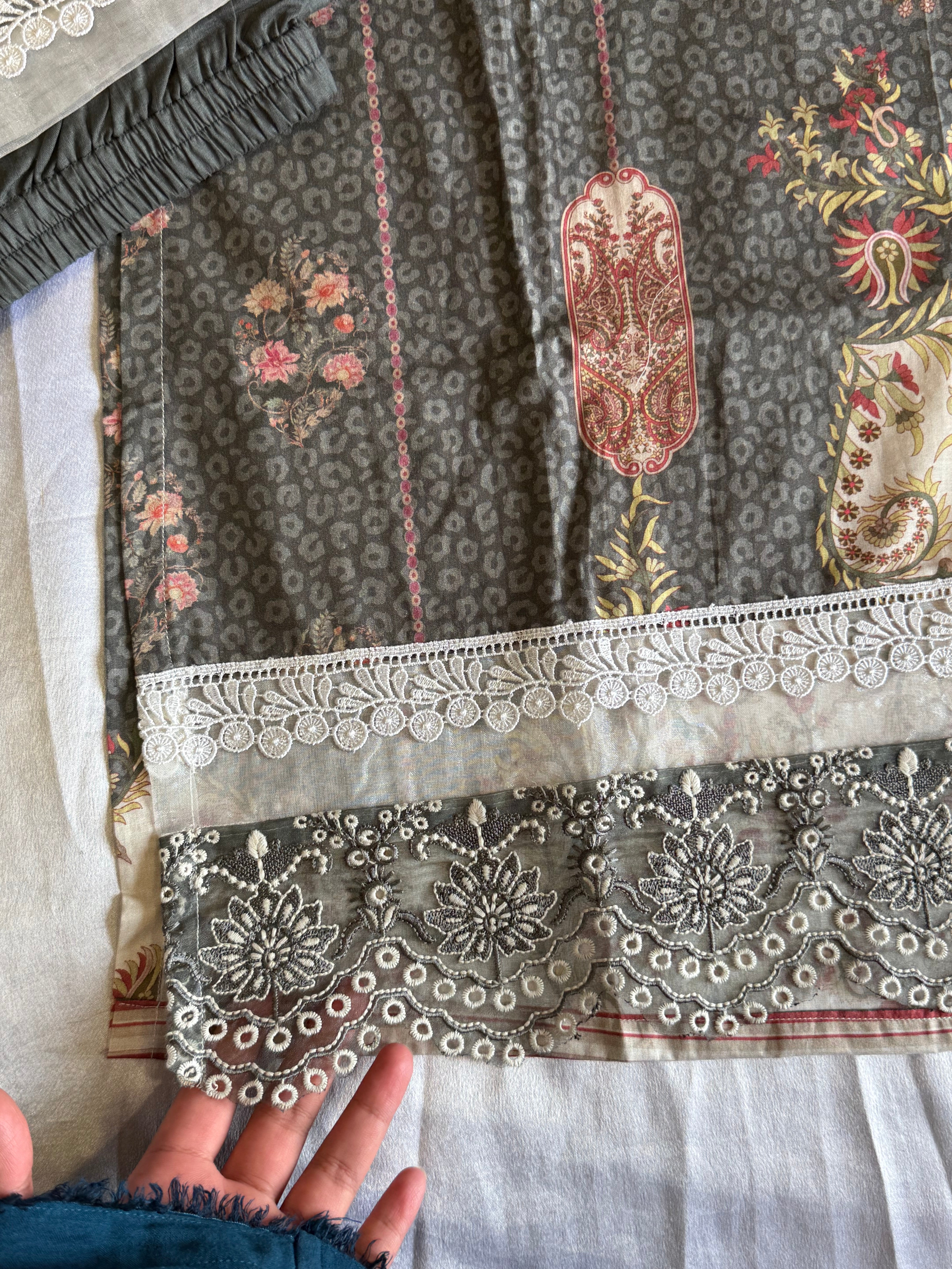 KHYBER LAWN READYMADE EMBROIDERED SUIT 3