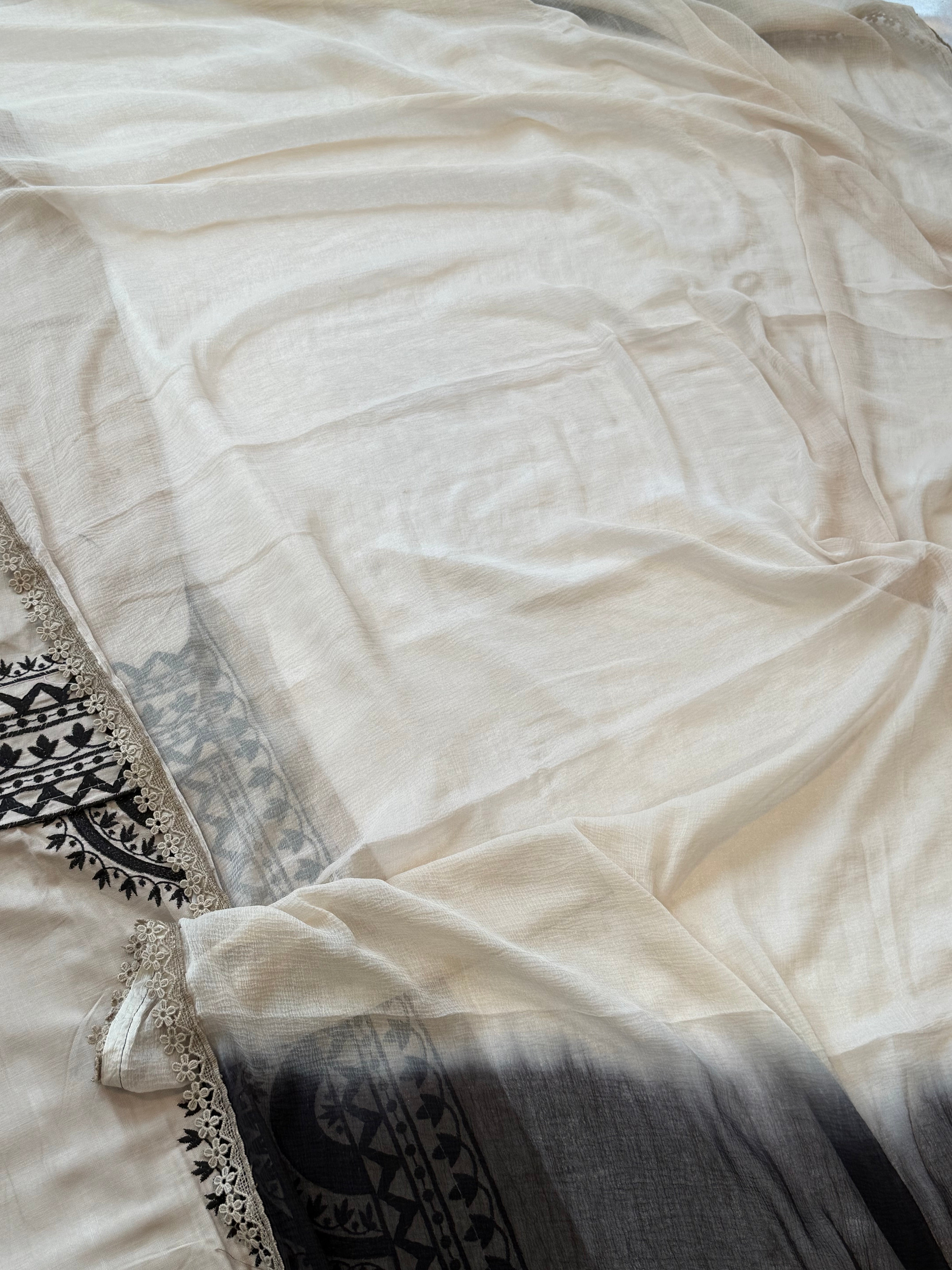 IMROZA LAWN EMBROIDERY SUIT 5
