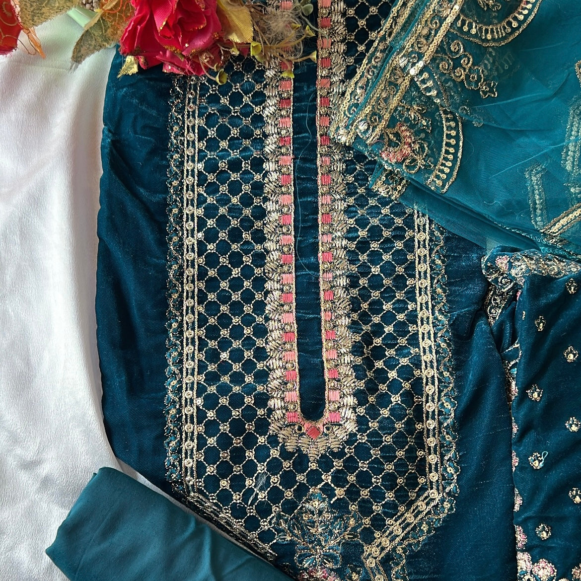 BLUE VELVET EMBROIDERY SUIT F 17011