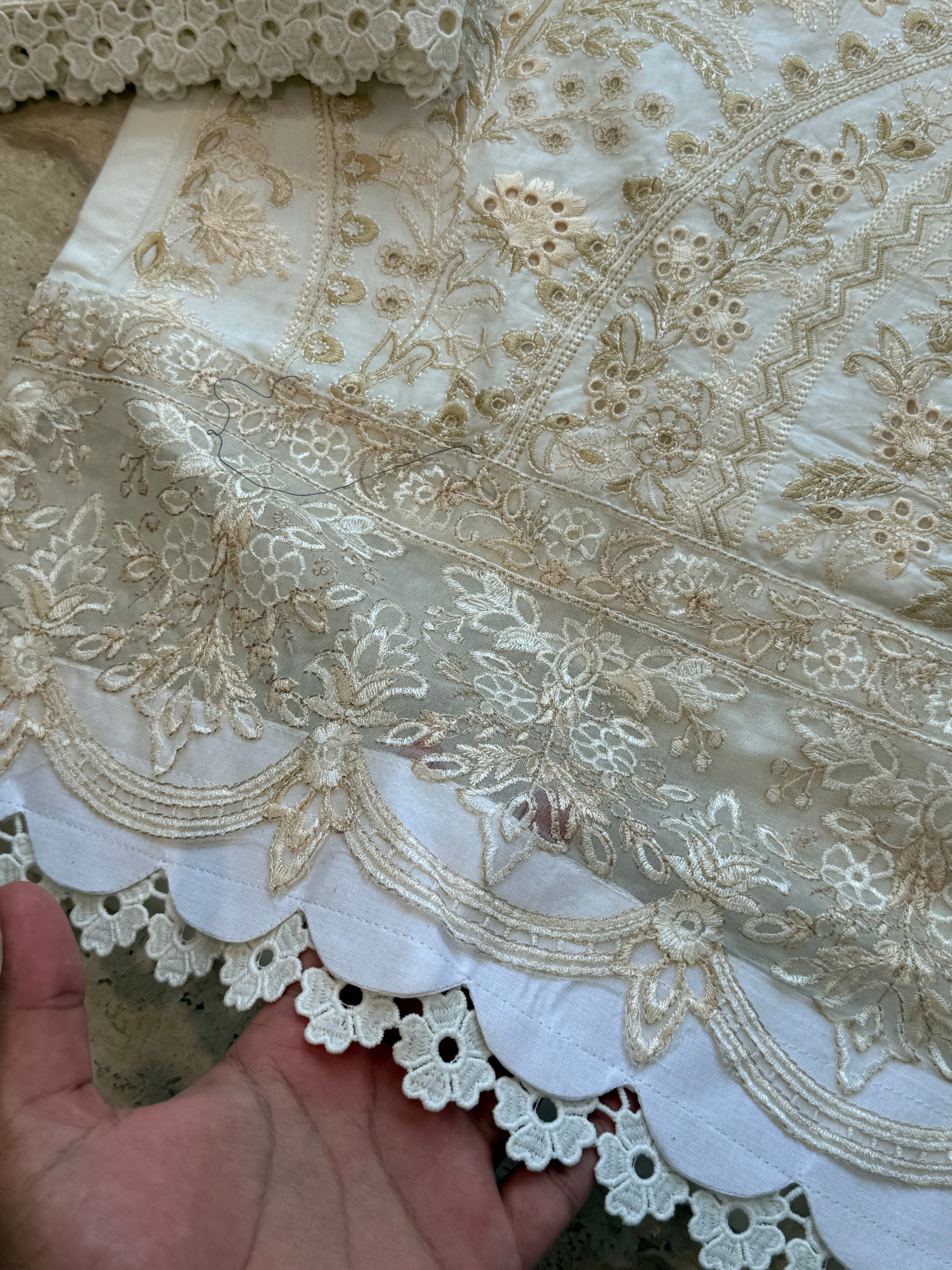 HANIA OFF-WHITE READYMADE SUIT