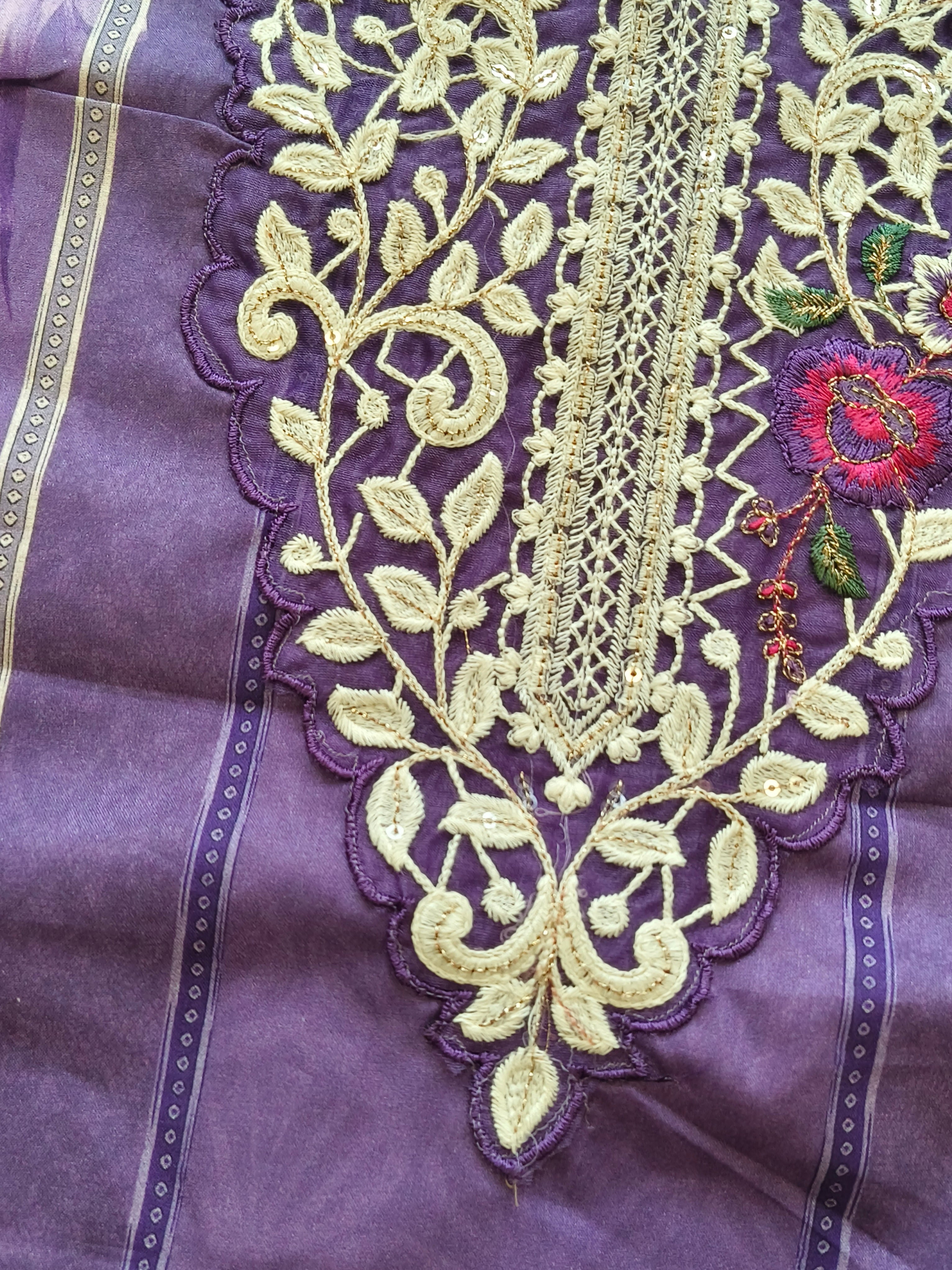 BINSAEED LAWN EMBROIDERY SUIT 4