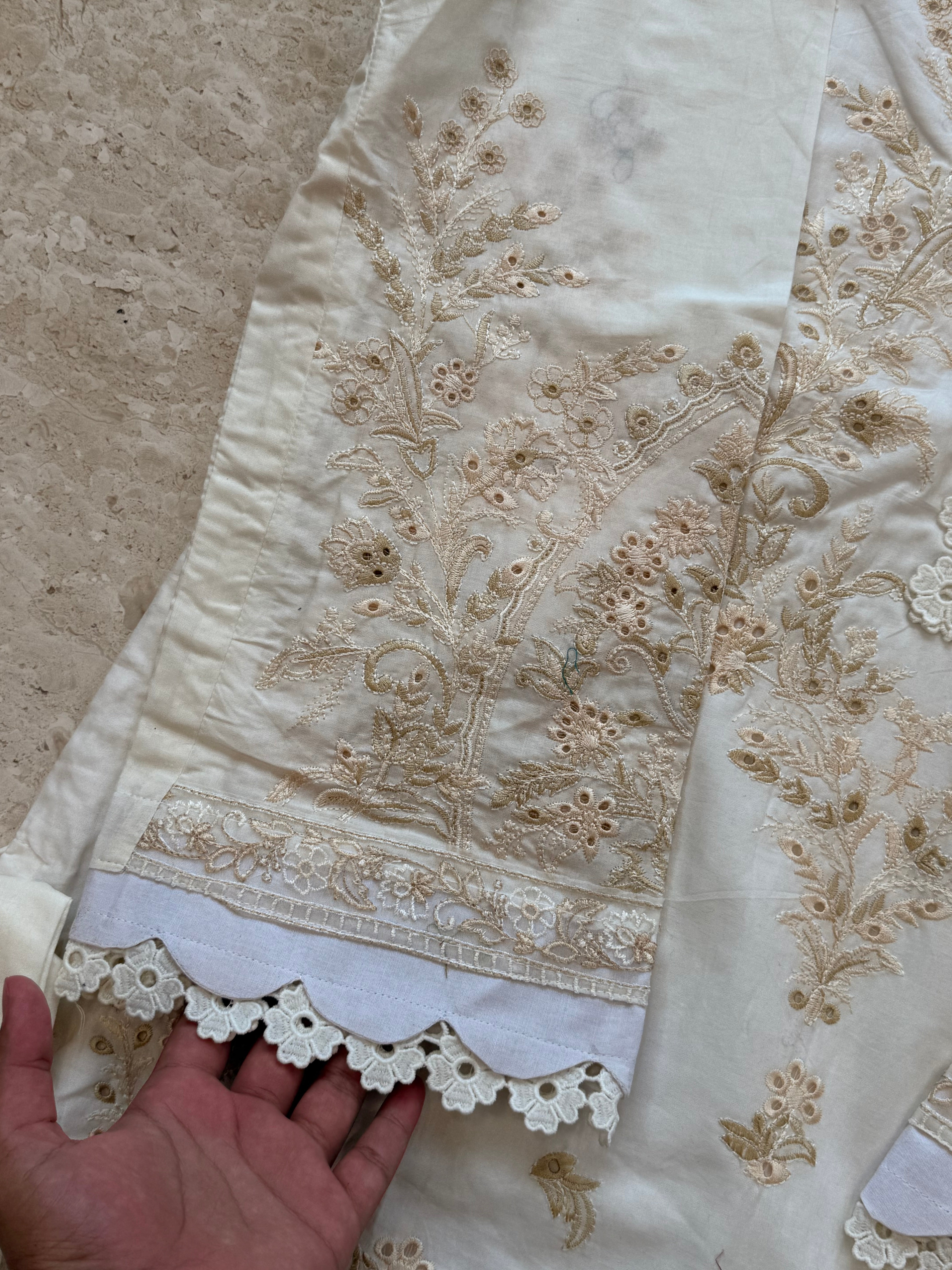 HANIA OFF-WHITE READYMADE SUIT