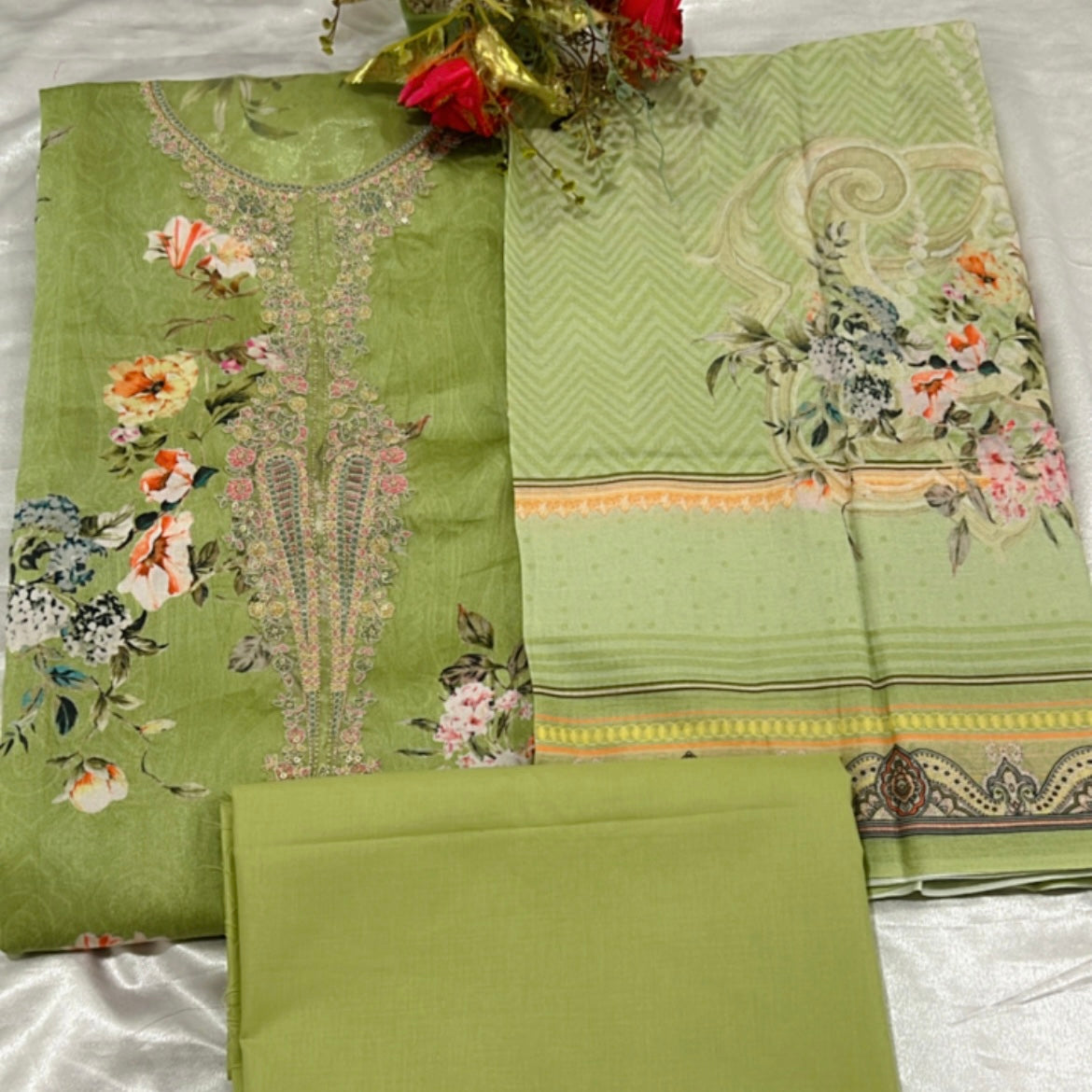 AMALEH LAWN NECK EMBROIDERY GREEN SUIT