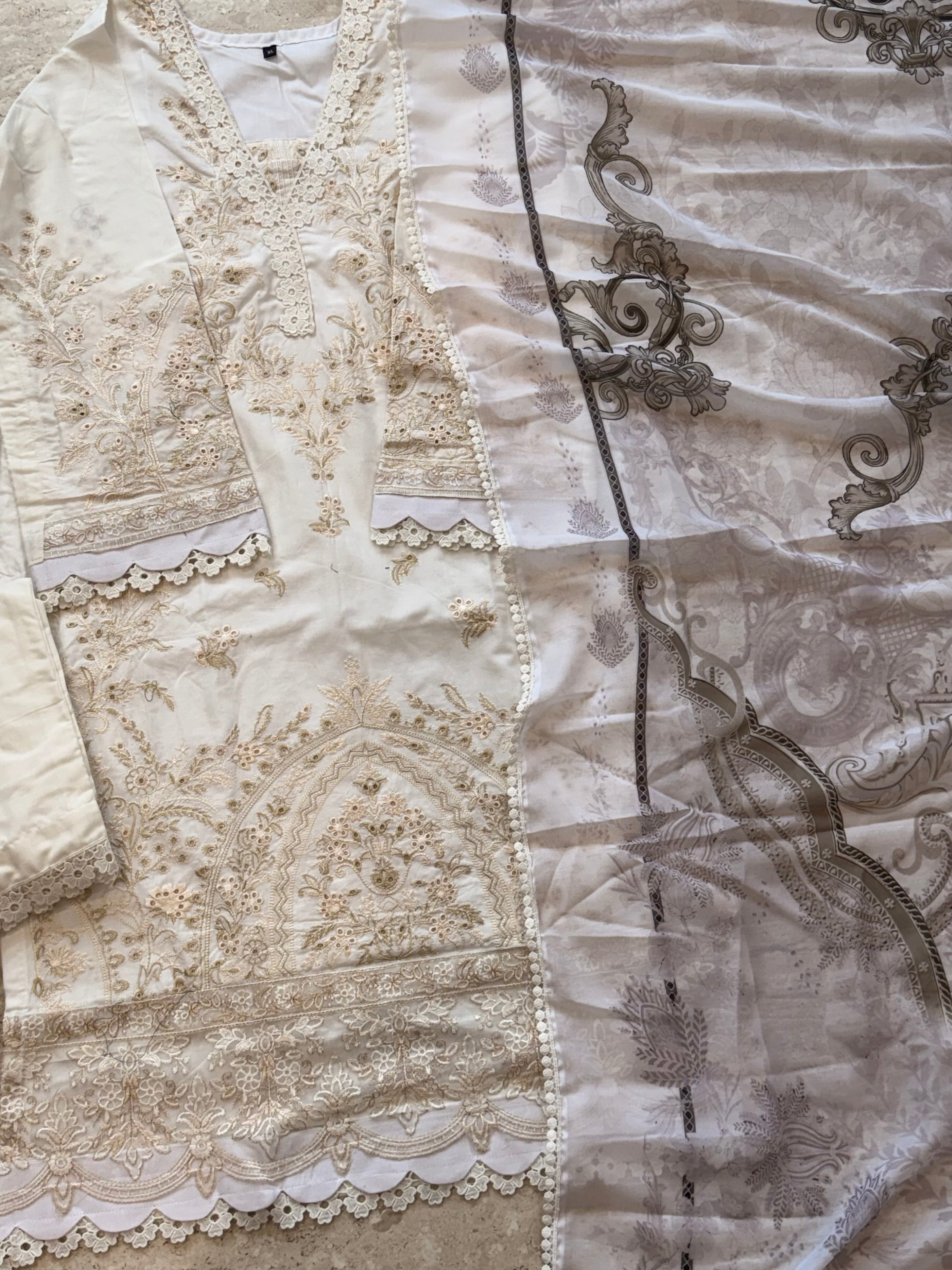 HANIA OFF-WHITE READYMADE SUIT