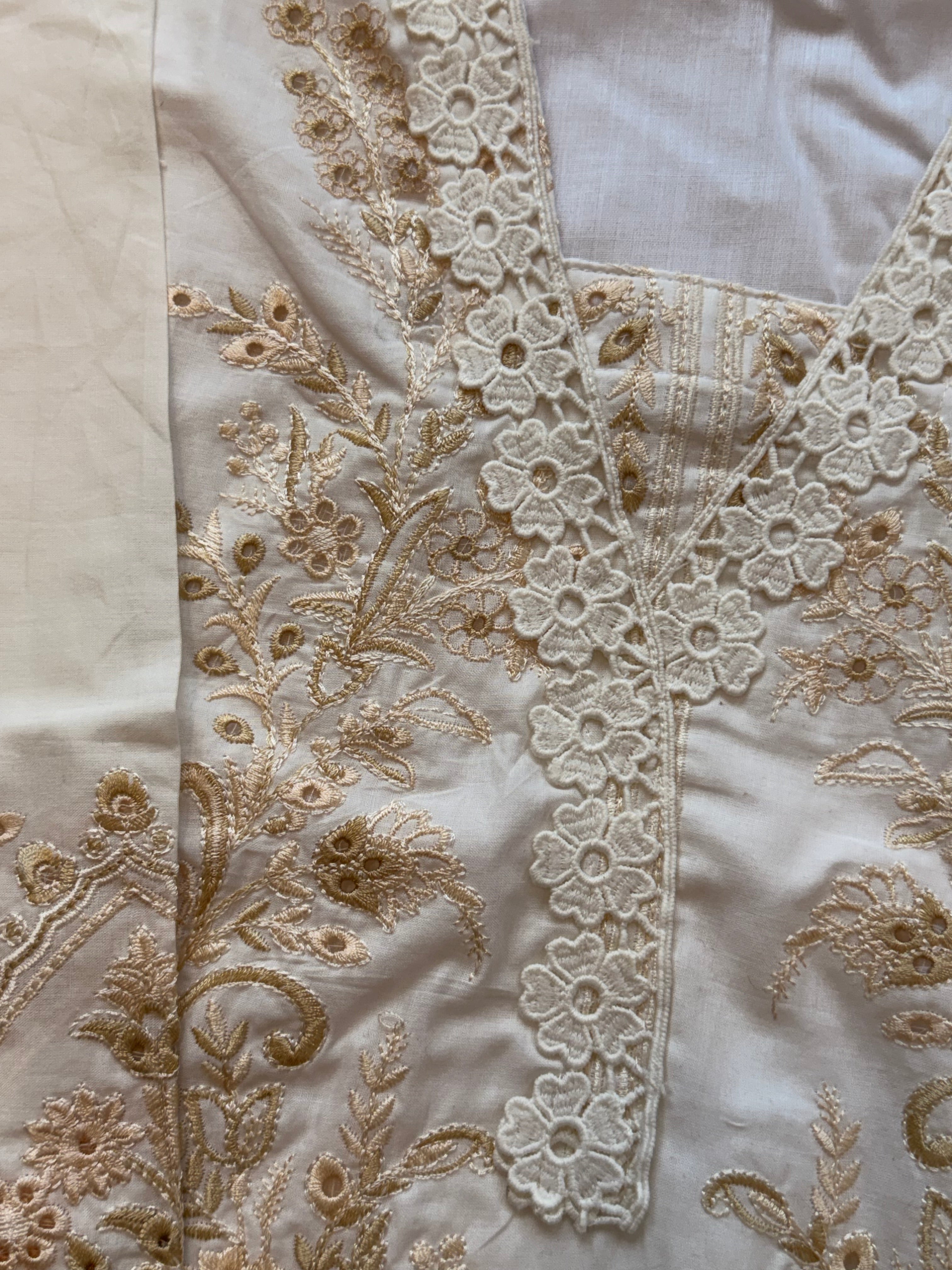 HANIA OFF-WHITE READYMADE SUIT