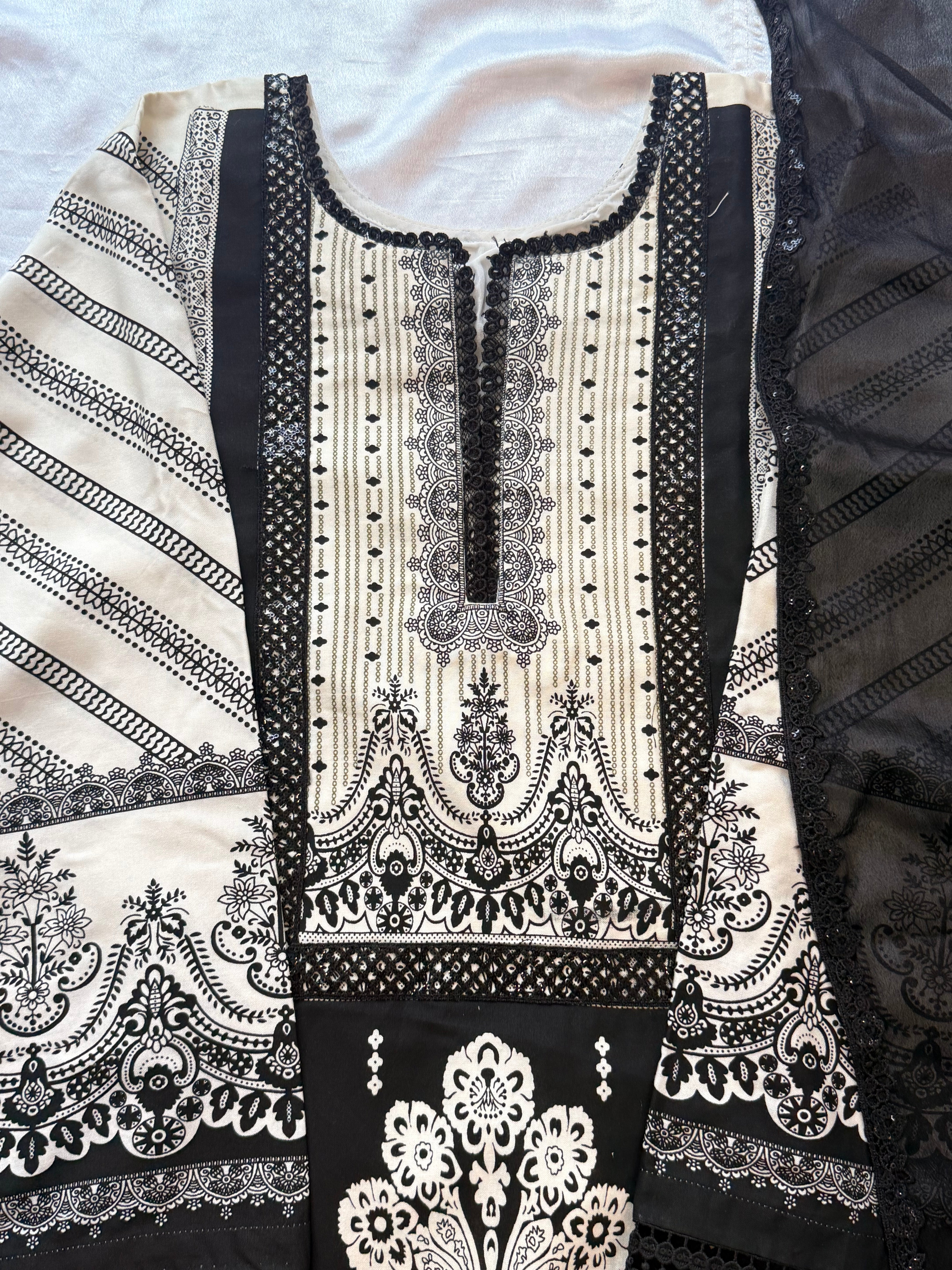 SIYA PAKISTANI LAWN KAFTAN SUIT