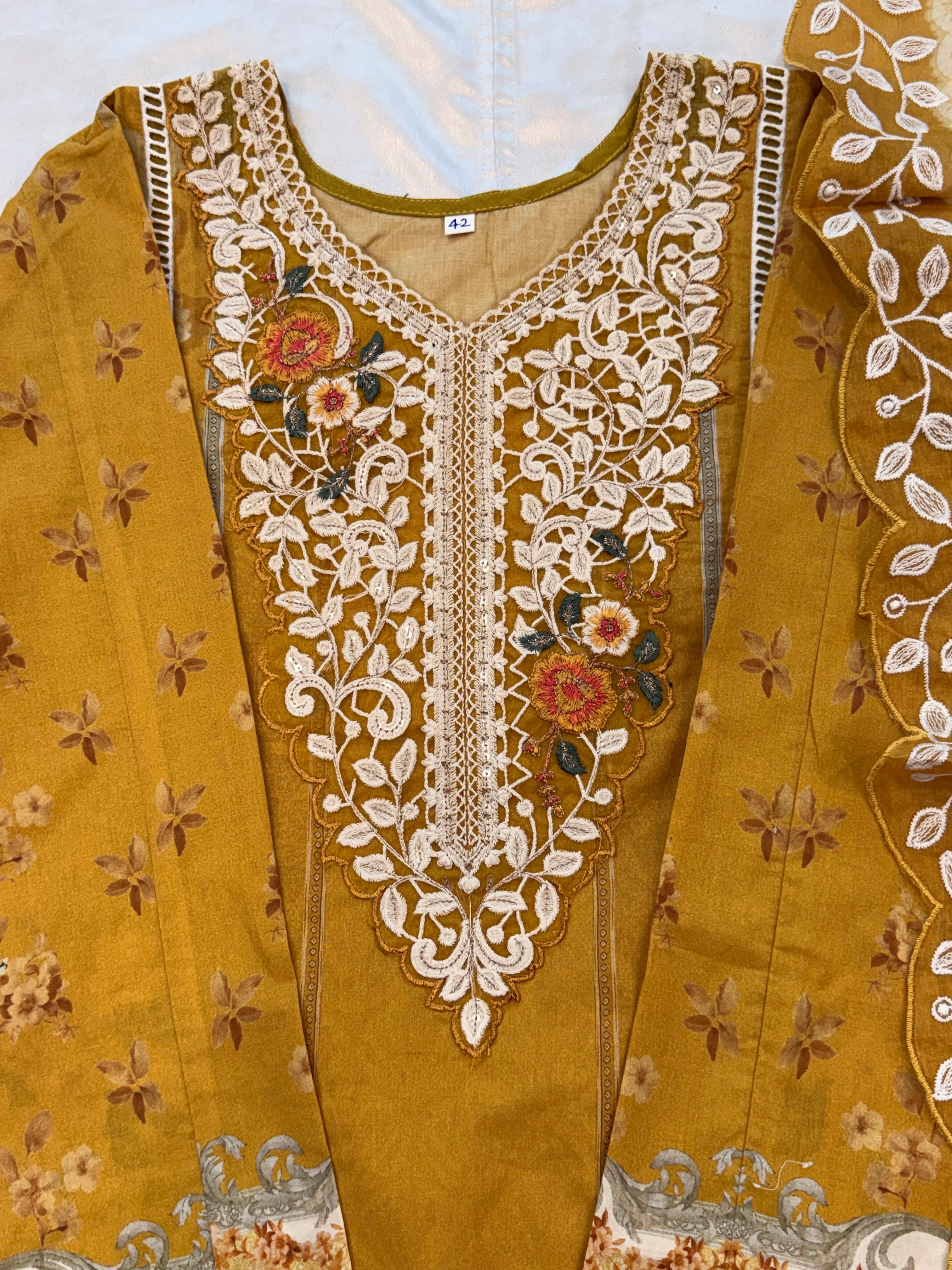 BINSAEED LAWN EMBROIDERY READYMADE SUIT 2