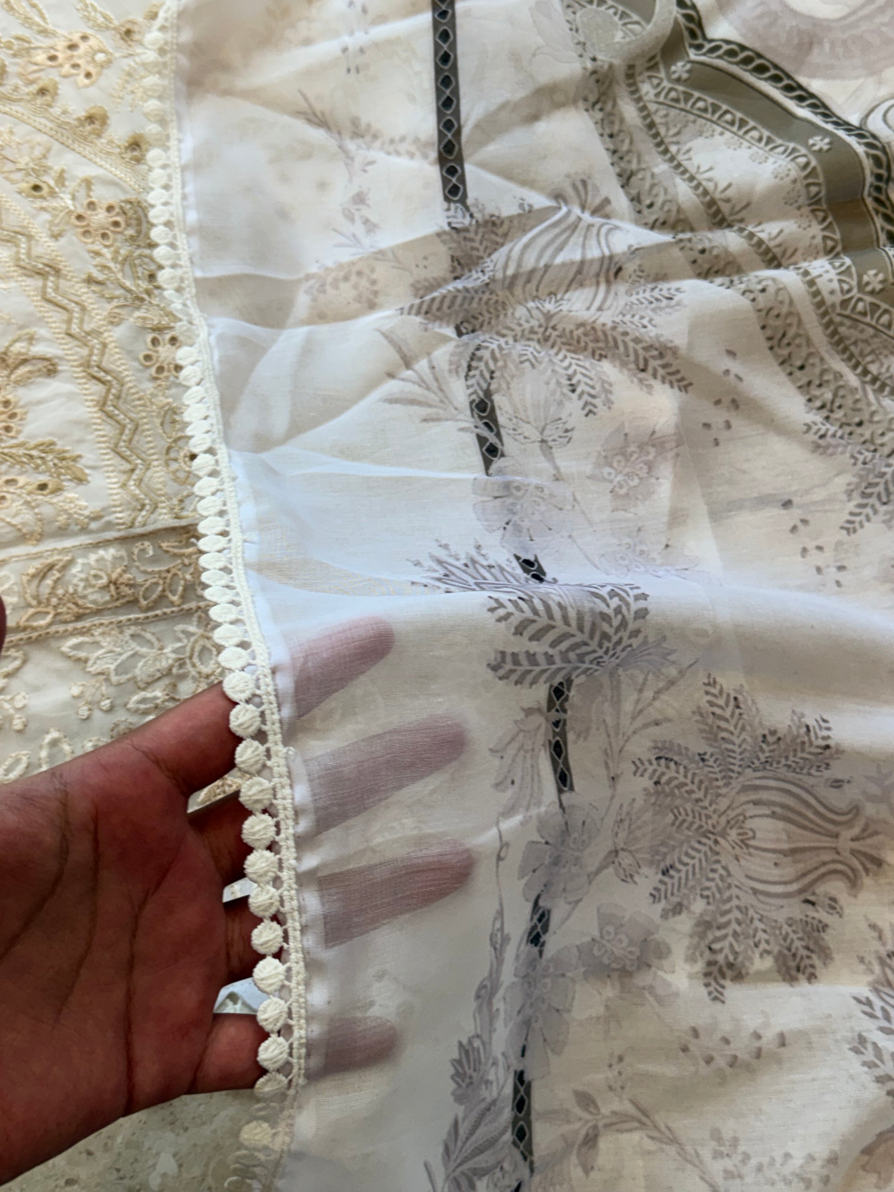 HANIA OFF-WHITE READYMADE SUIT