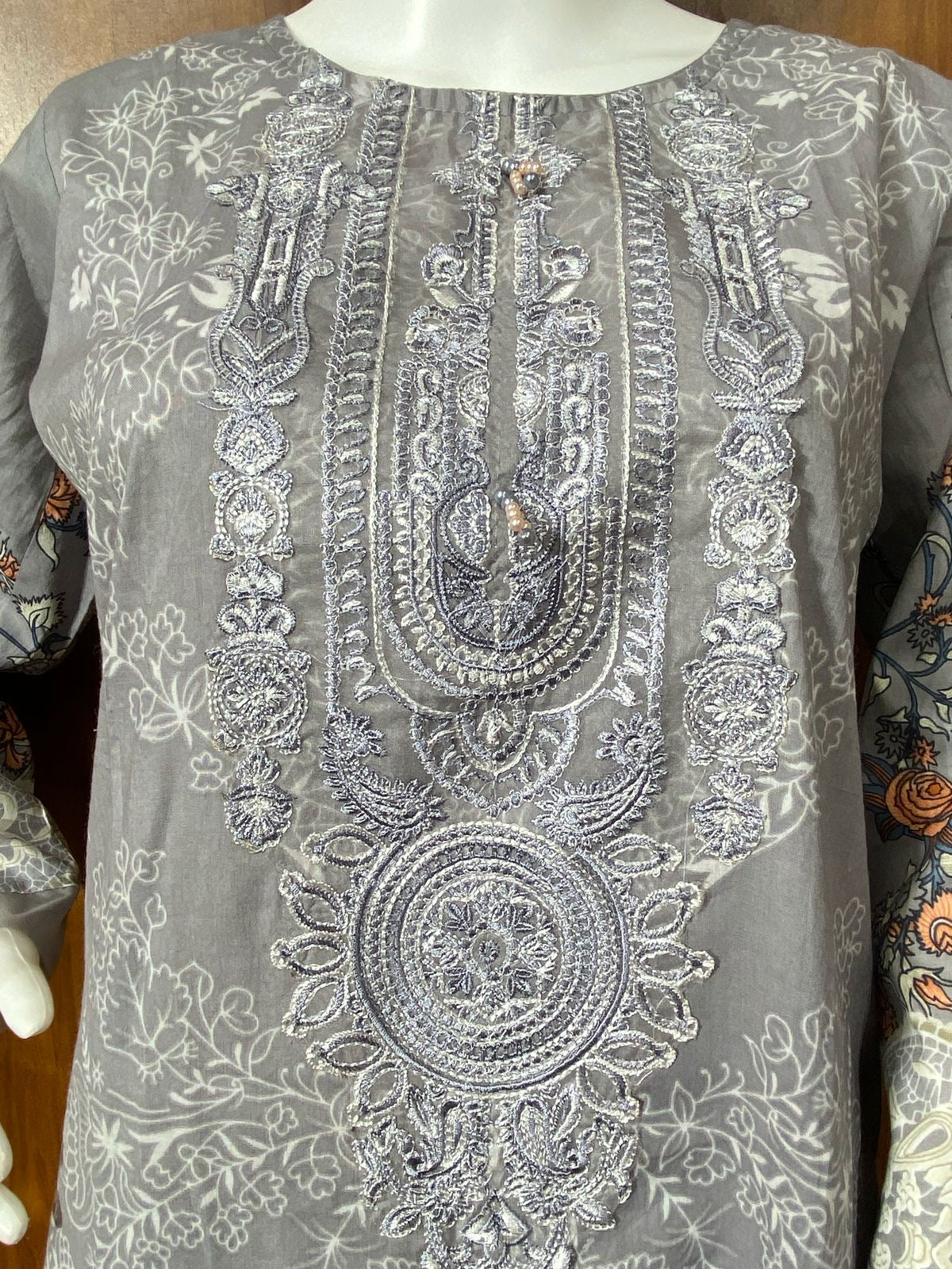 NEEDLE LAWN EMBROIDERY SUIT 4