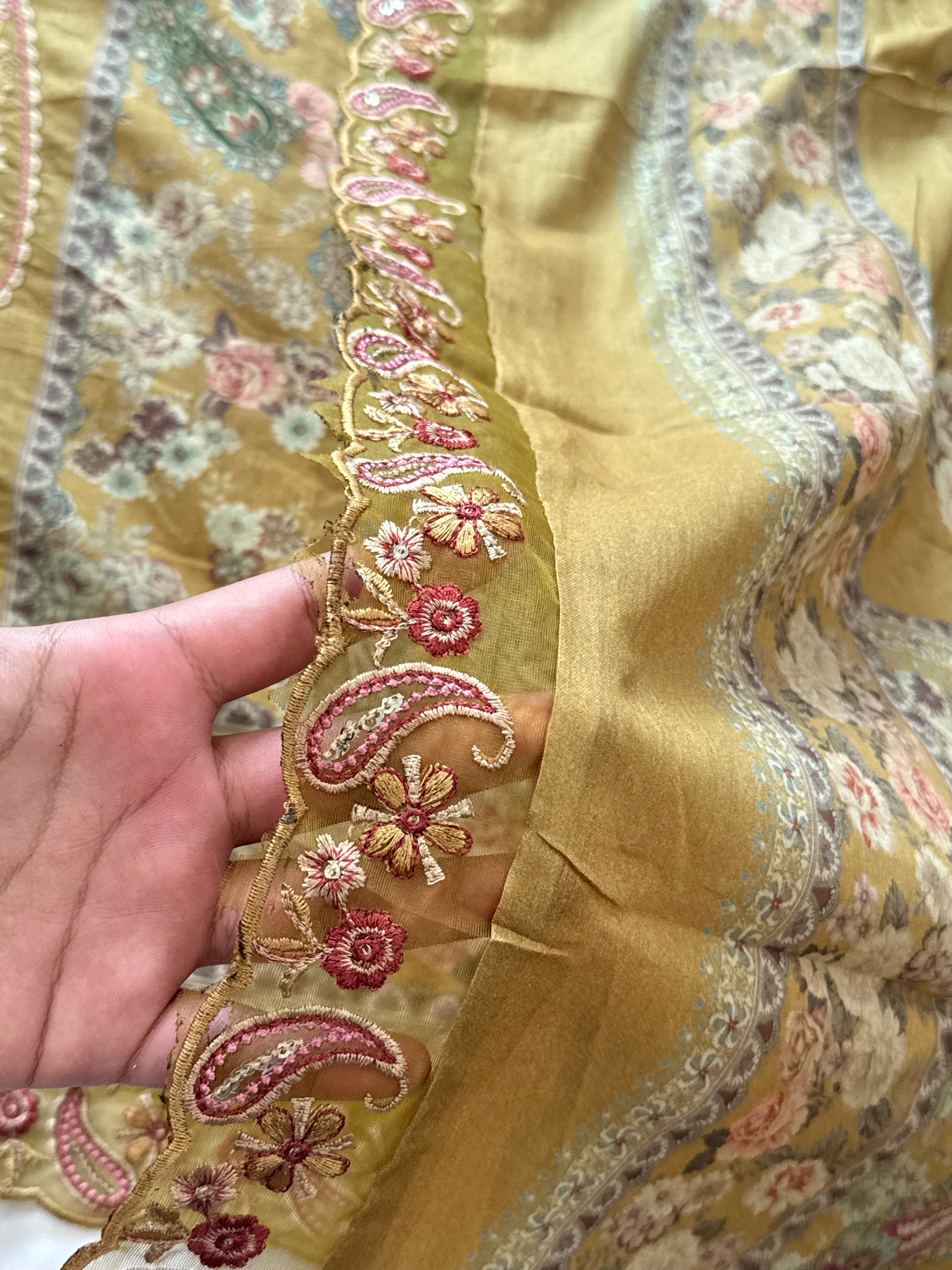 ZAIRA LAWN EMBROIDERY SUIT 4