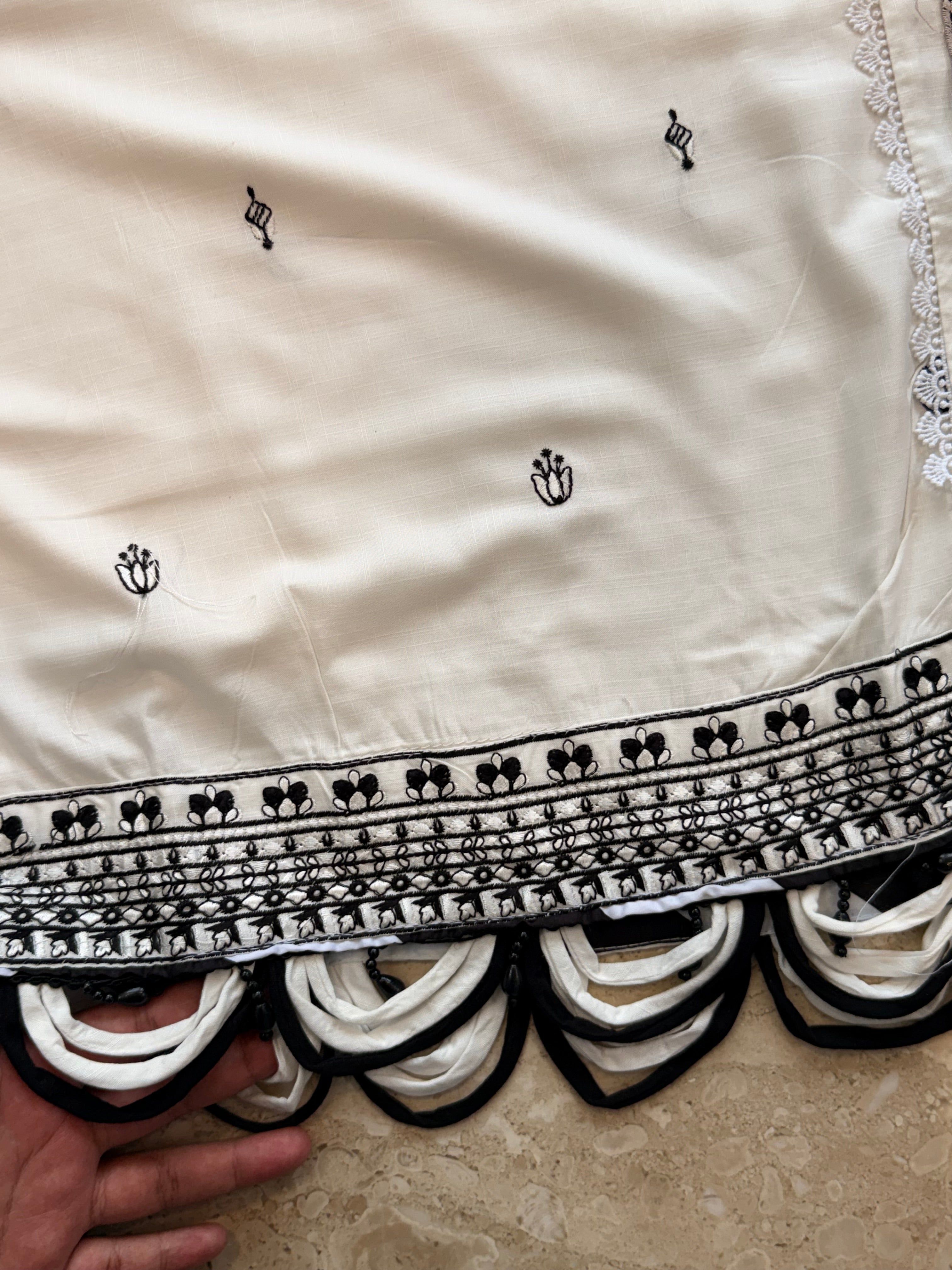 HANIA LAWN EMBROIDERY SUIT