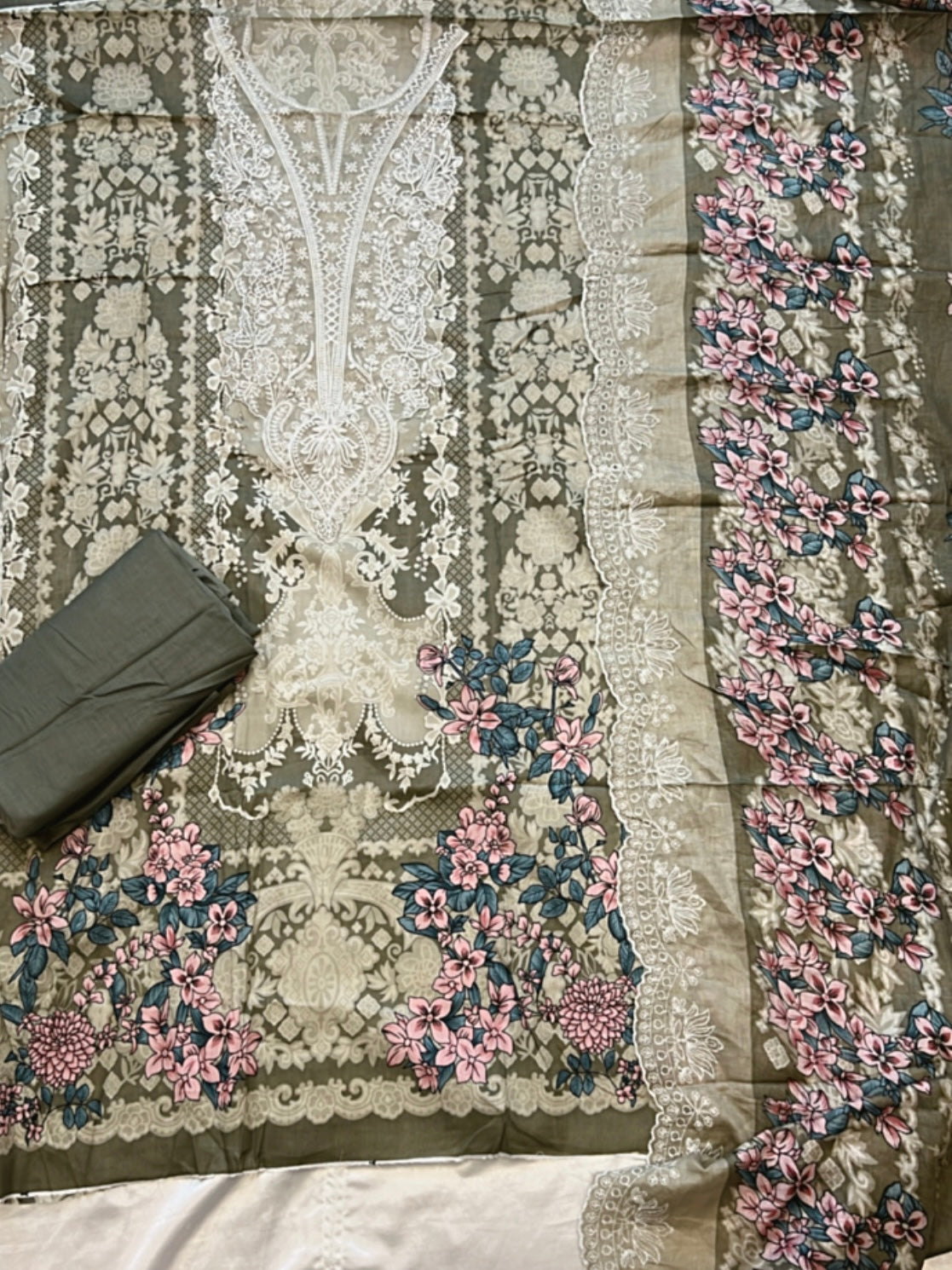 HAALA LAWN EMBROIDERY PATCH SUIT 8 Q