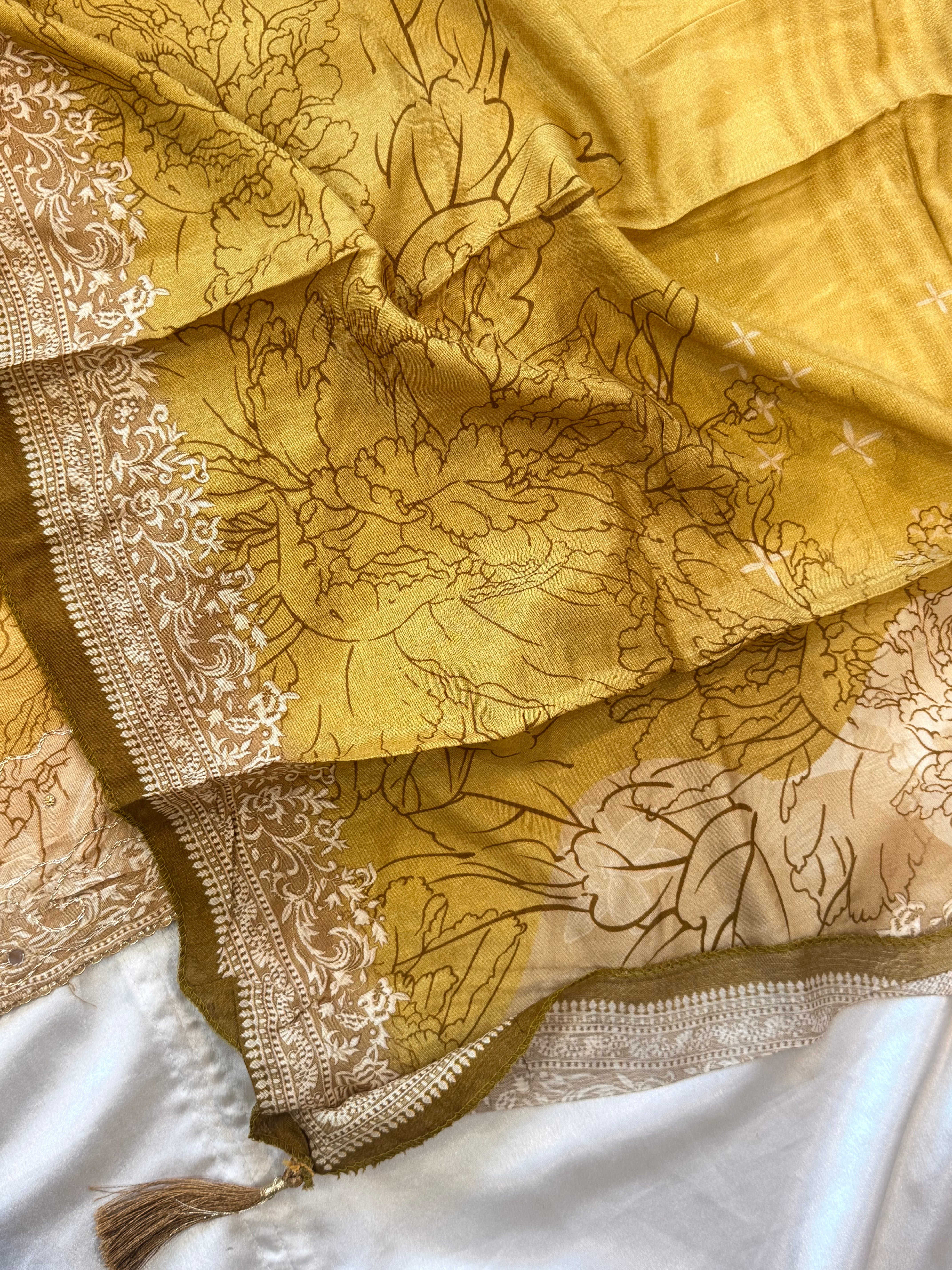 MUSLIN UNSTITCHED EMBROIDERY SUIT 1