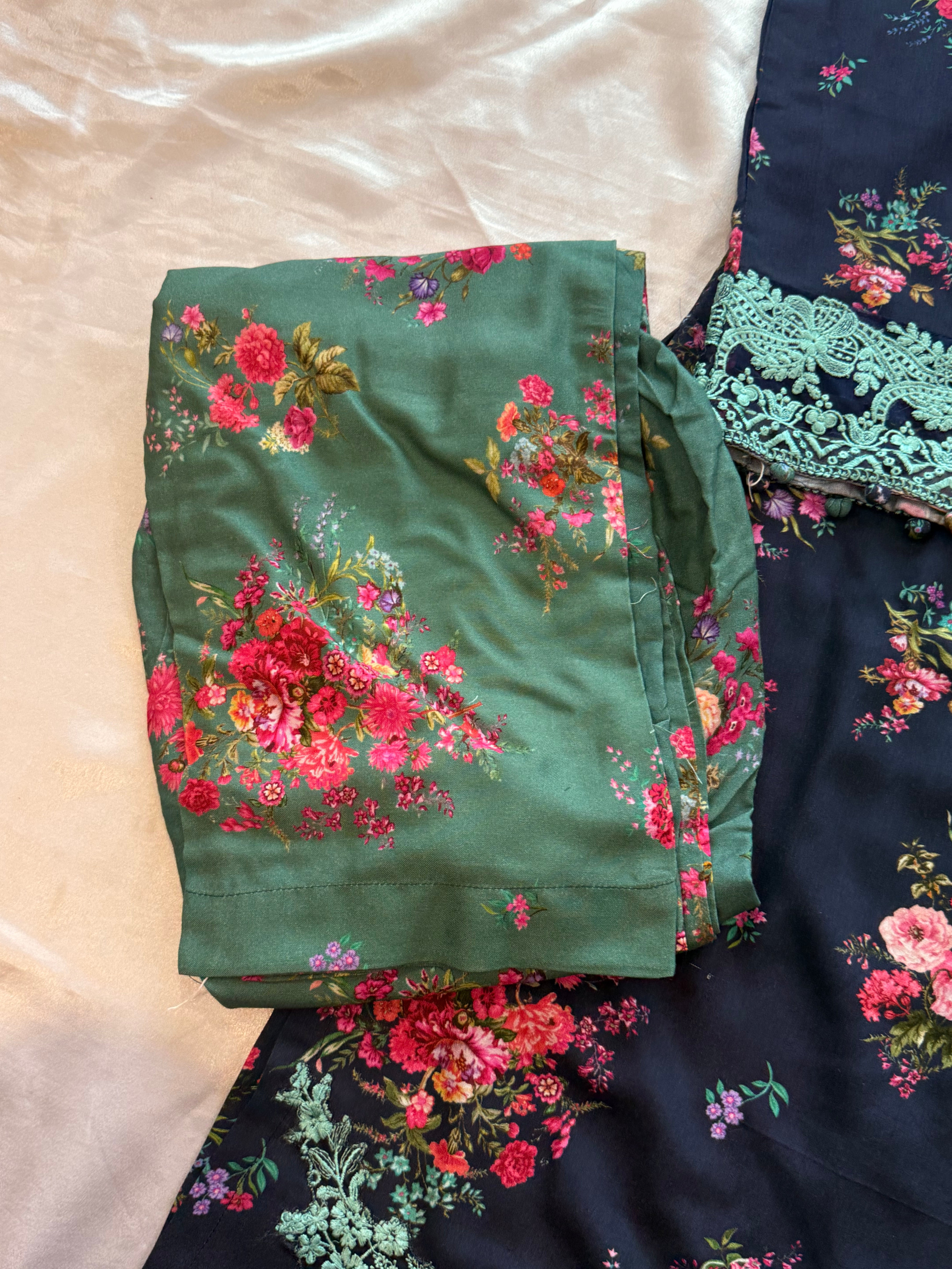 BAROQUE PATCH EMBROIDERY SUIT 4