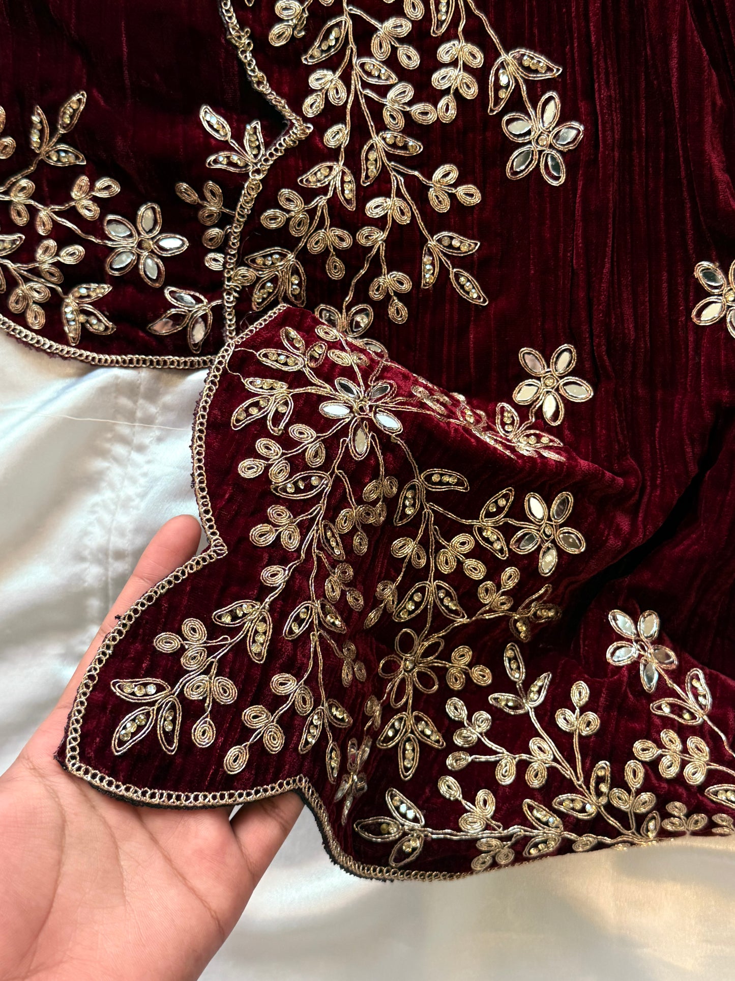 SAHER CRUSH VELVET EMBROIDERY SUIT 3 Q