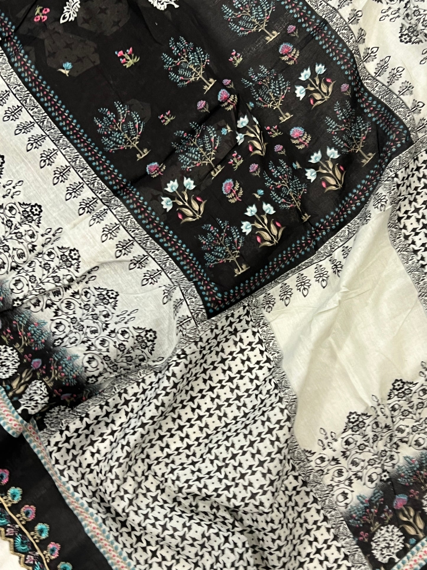 SABA BIN SAEED LAWN EMBROIDERY SUIT 3477 Q