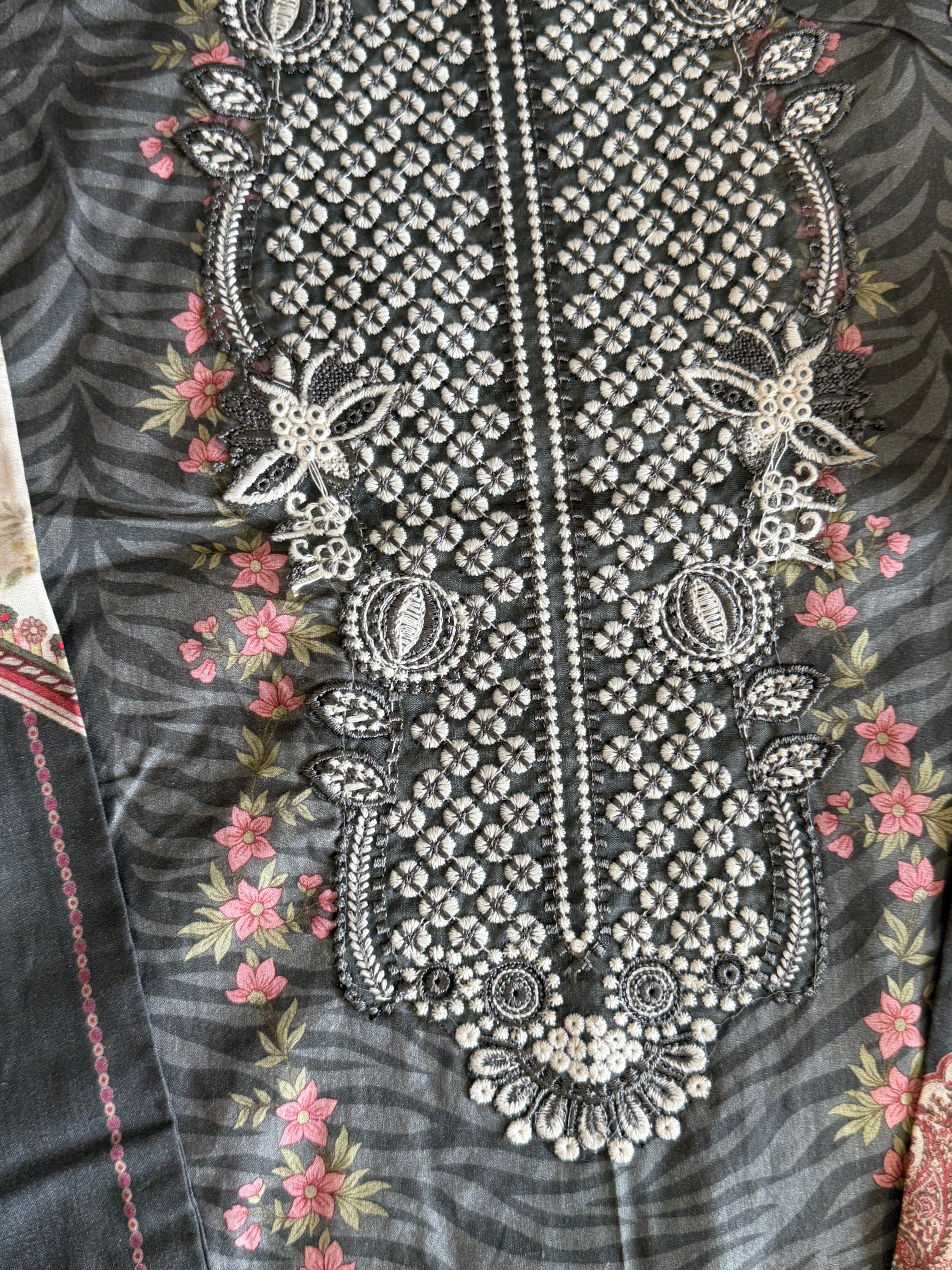 KHYBER LAWN READYMADE EMBROIDERED SUIT 3