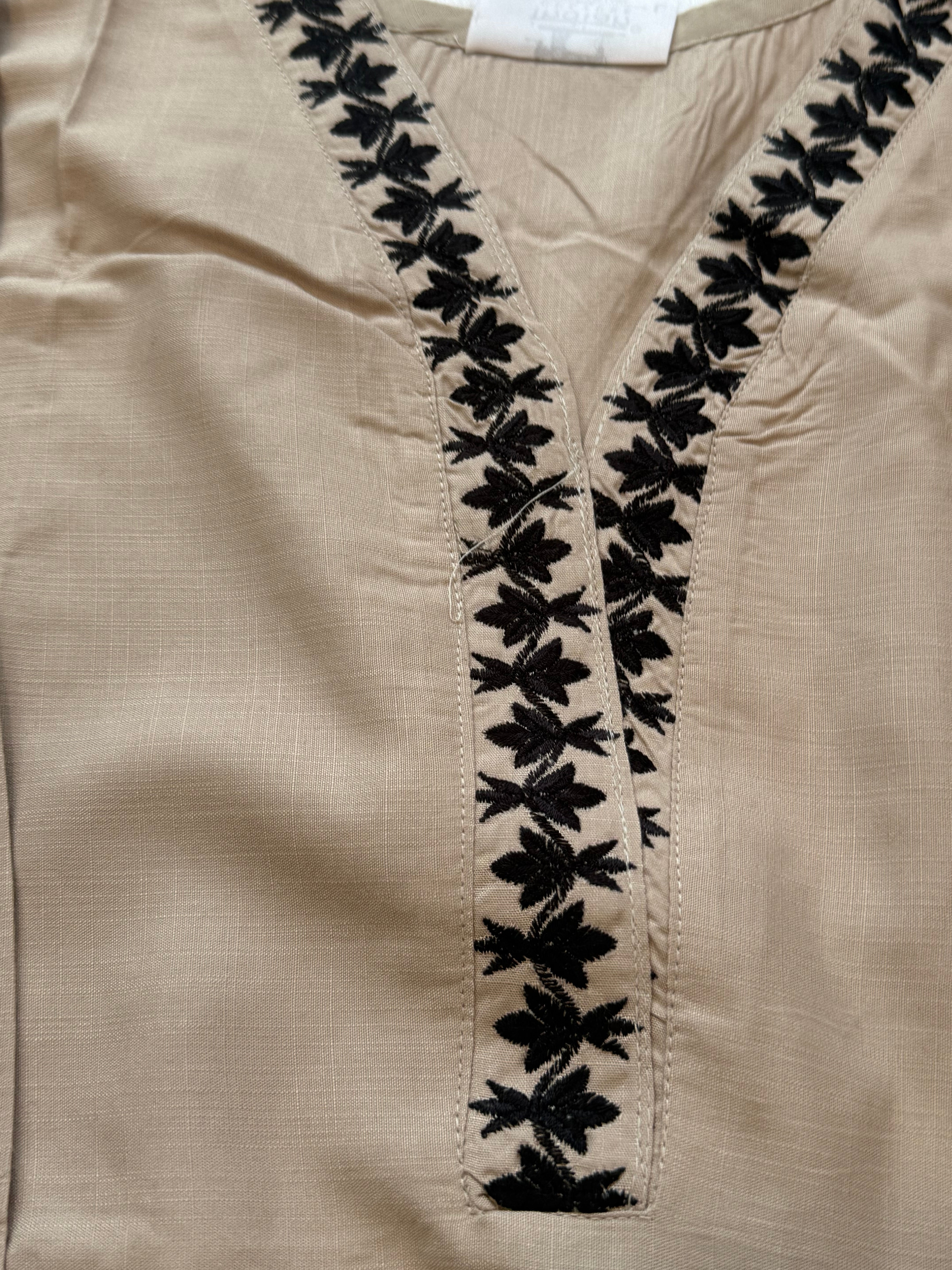 IMROZA LAWN EMBROIDERY SUIT 5