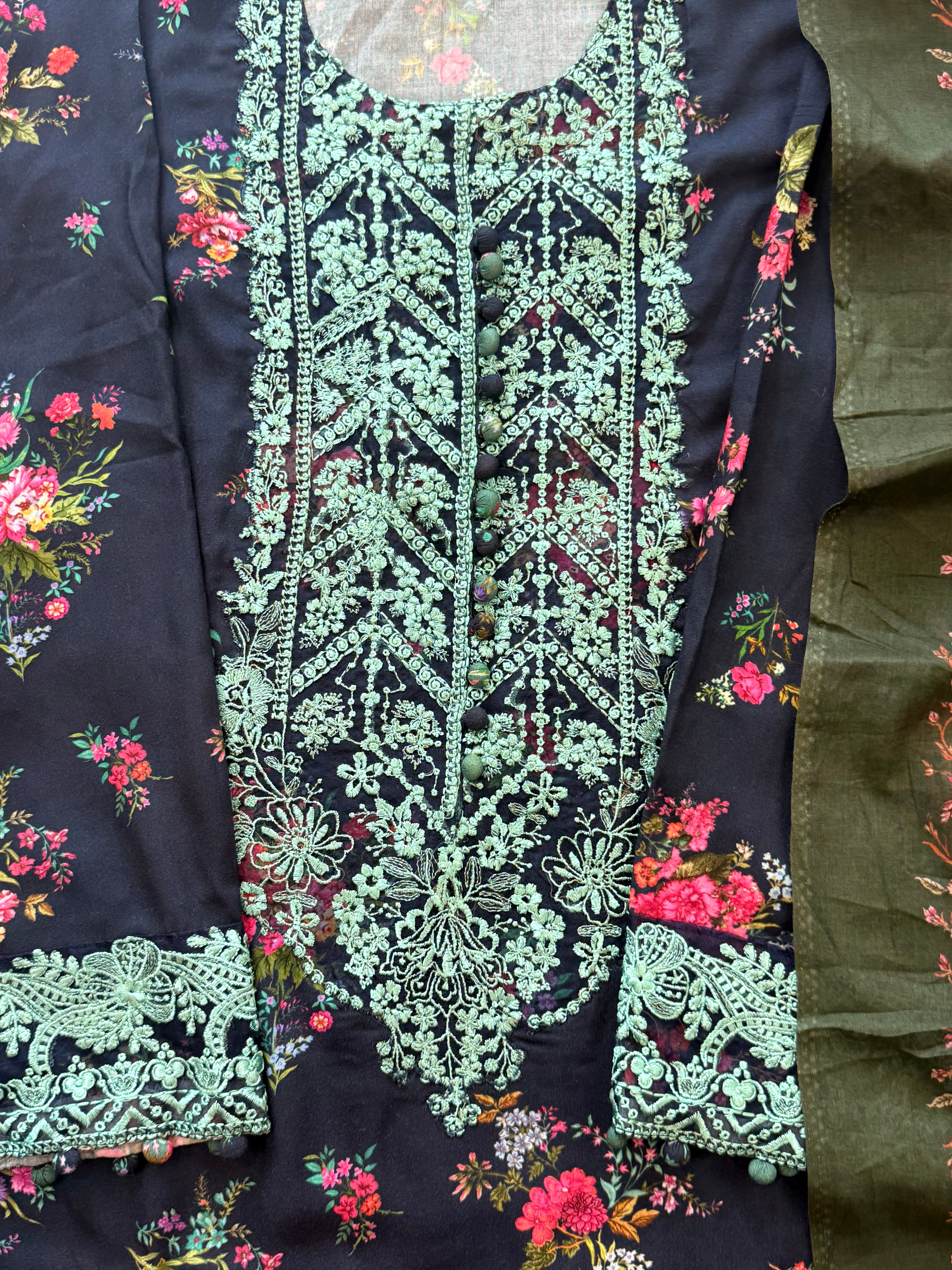 BAROQUE PATCH EMBROIDERY SUIT 4
