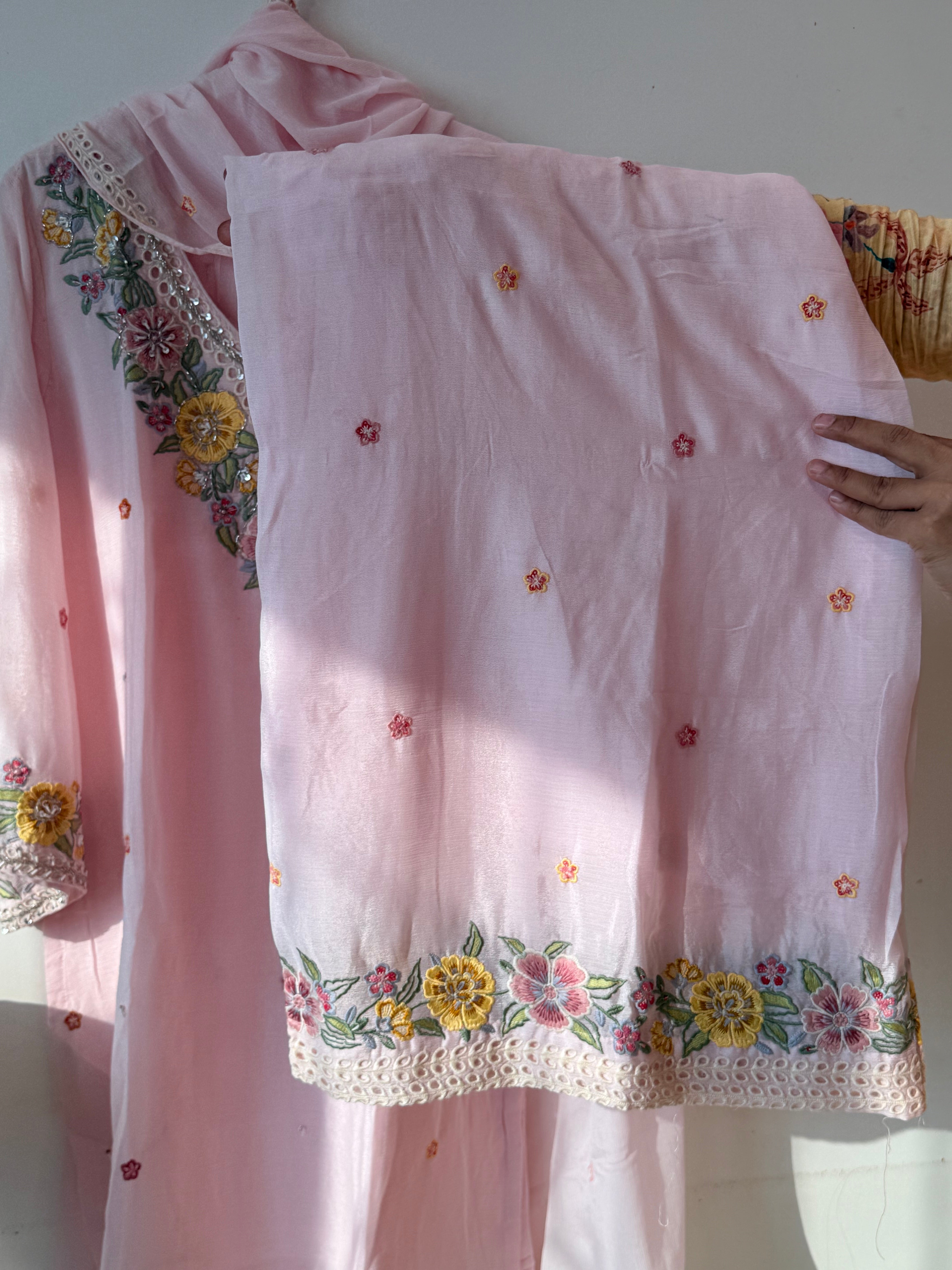 PARO CHINNON HANDWORK FROCK 4 Q