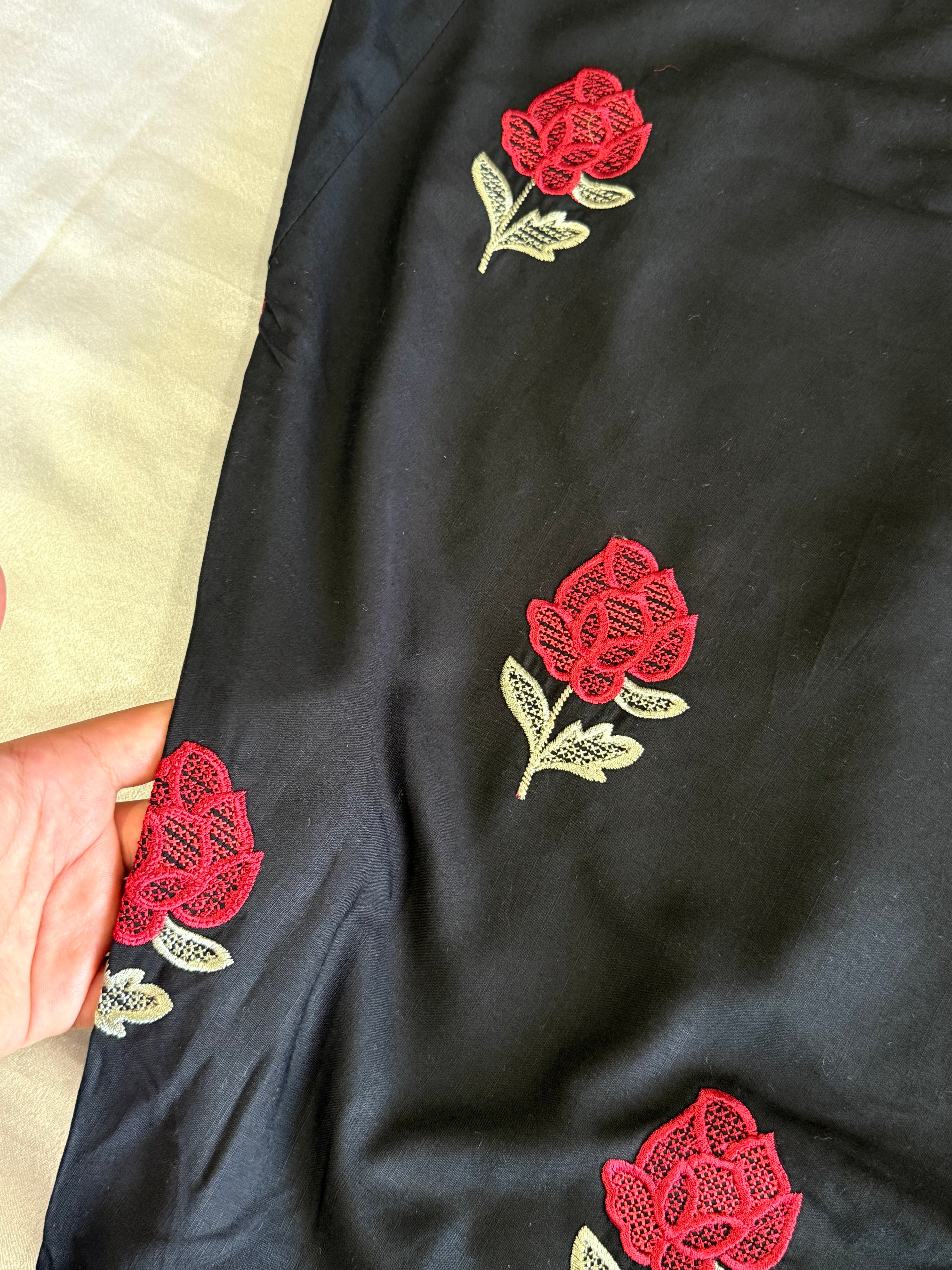 BLACK LAWN FLOWER FARSHI SUIT