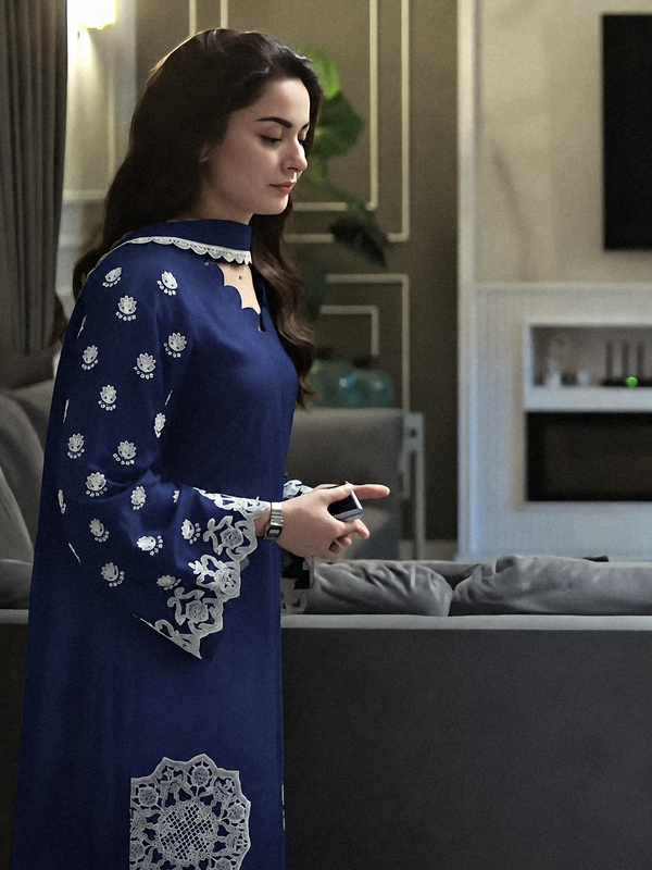 BLUE HANIA LAWN EMBROIDERY SUIT 7001
