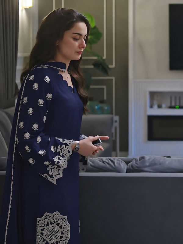 BLUE HANIA LAWN EMBROIDERY SUIT 7001 Q