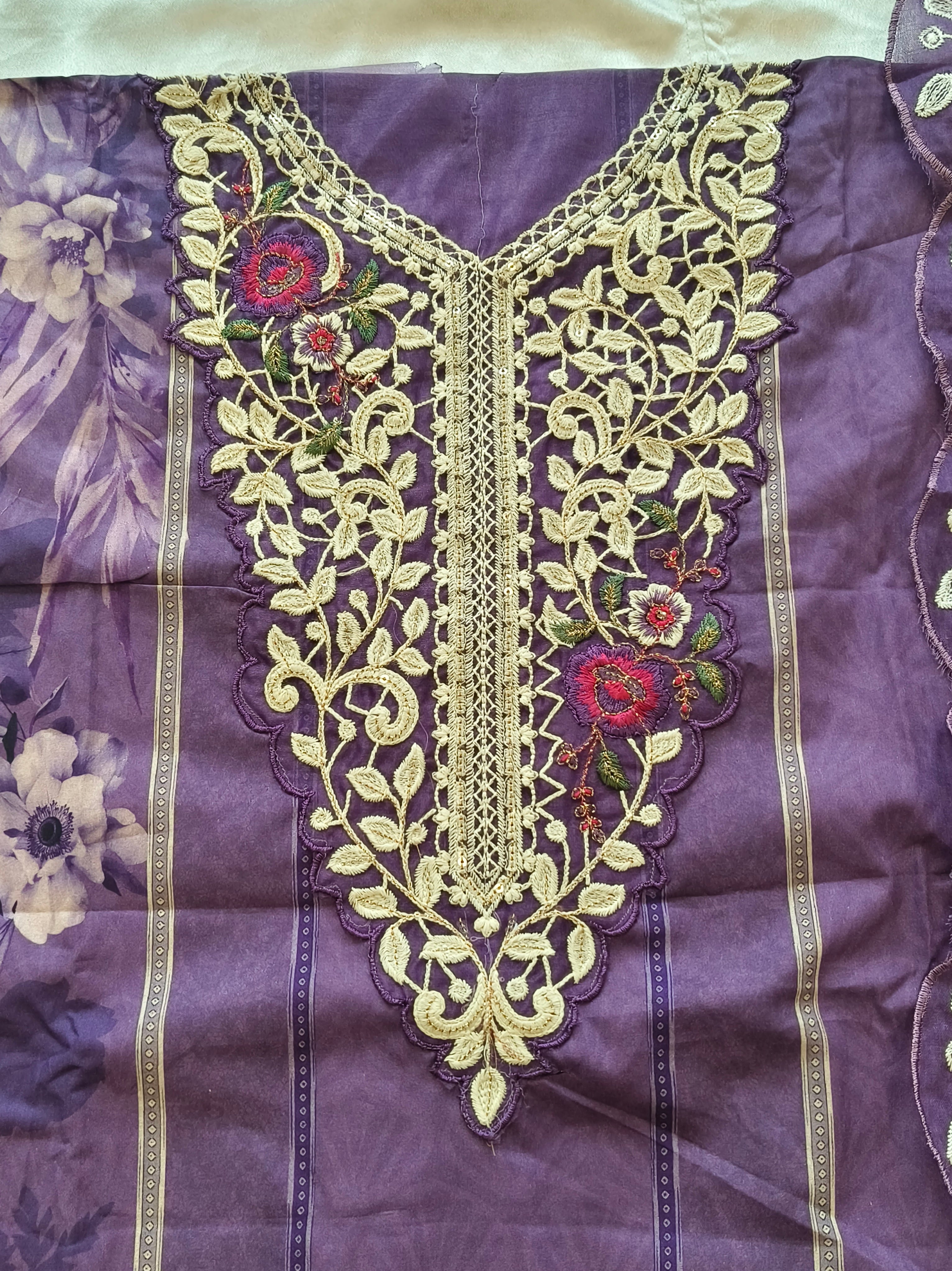 BINSAEED LAWN EMBROIDERY SUIT 4