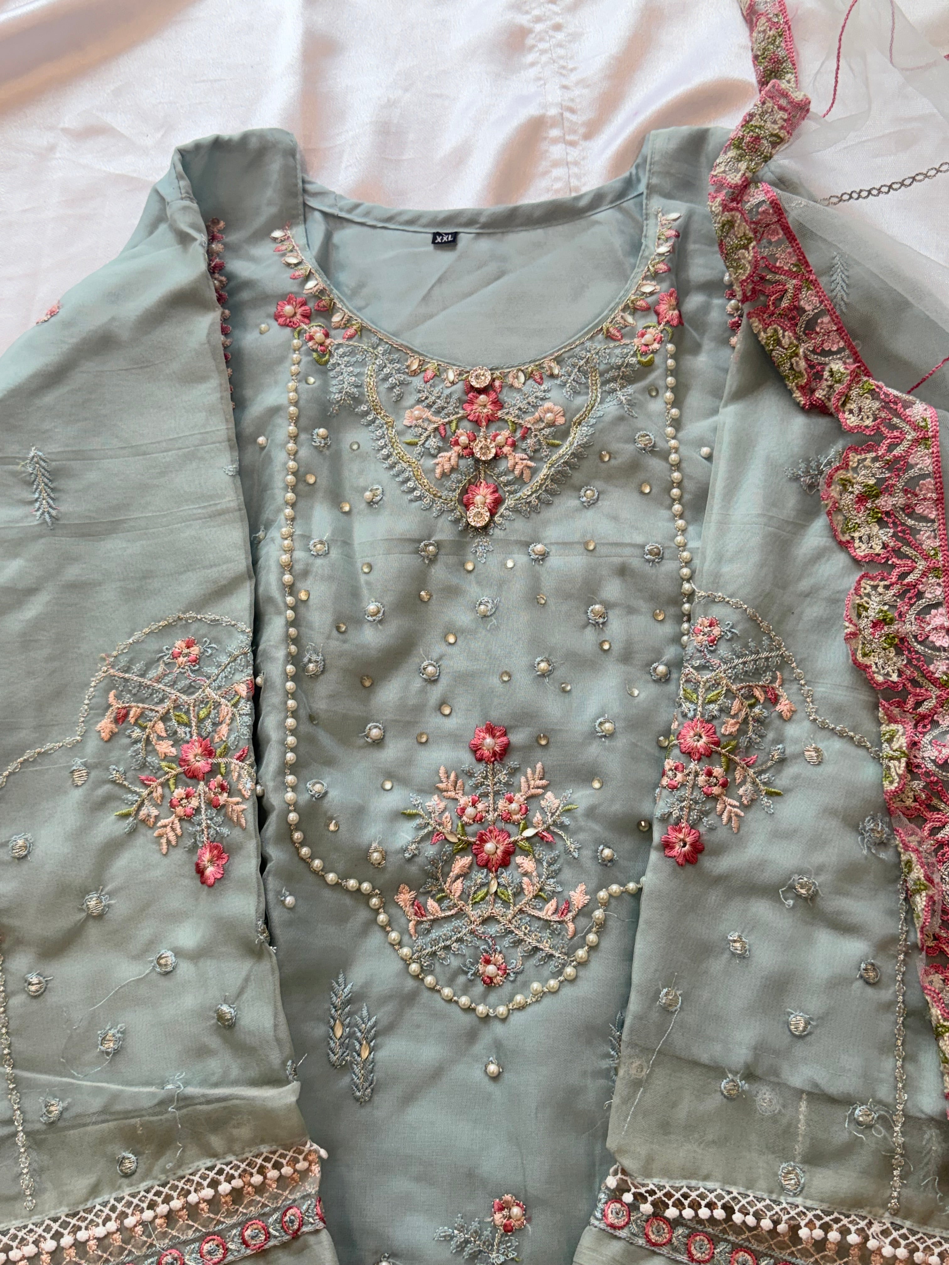 RUHI WHITE ORGANZA SUIT Q