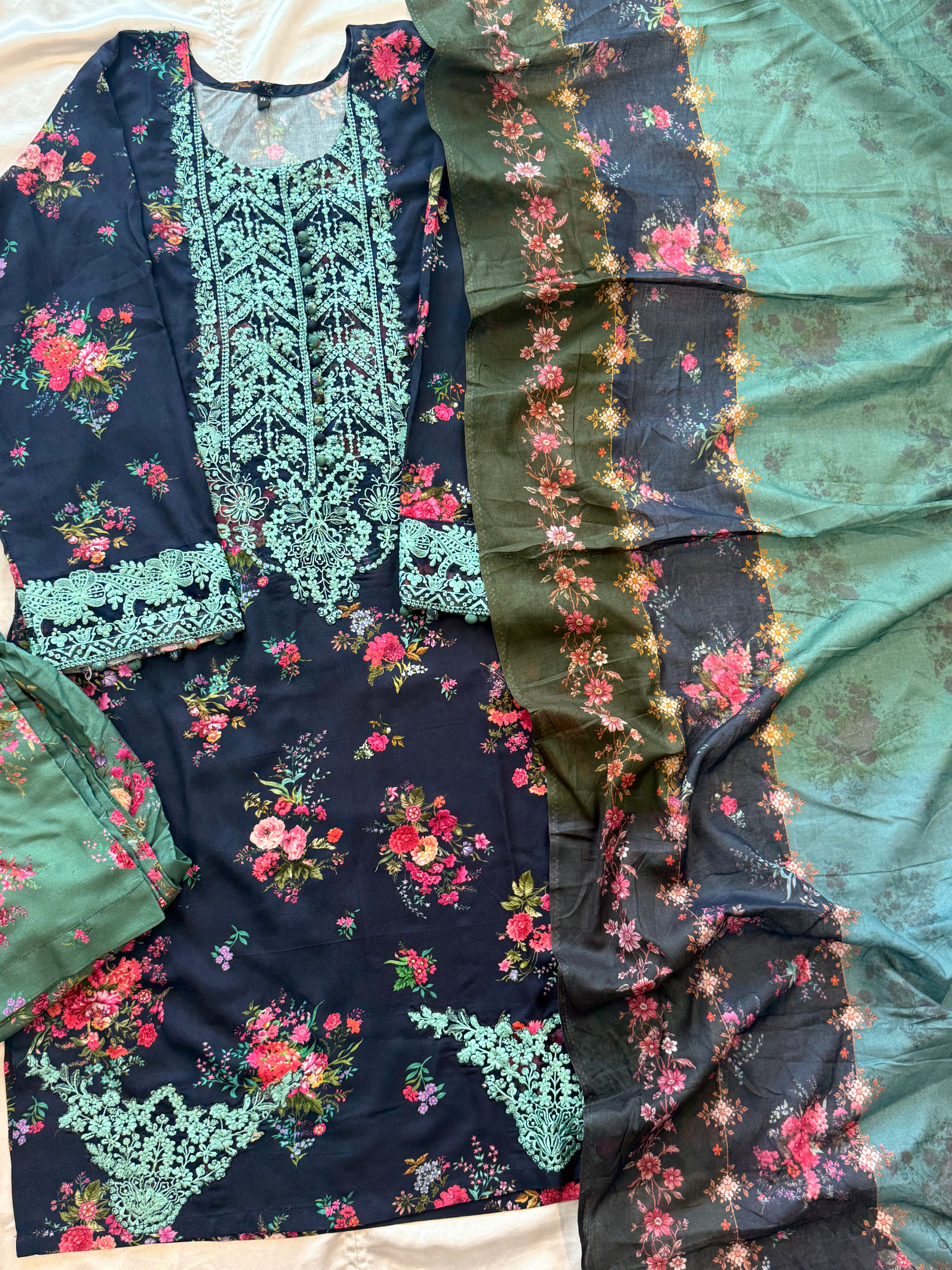 BAROQUE PATCH EMBROIDERY SUIT 4