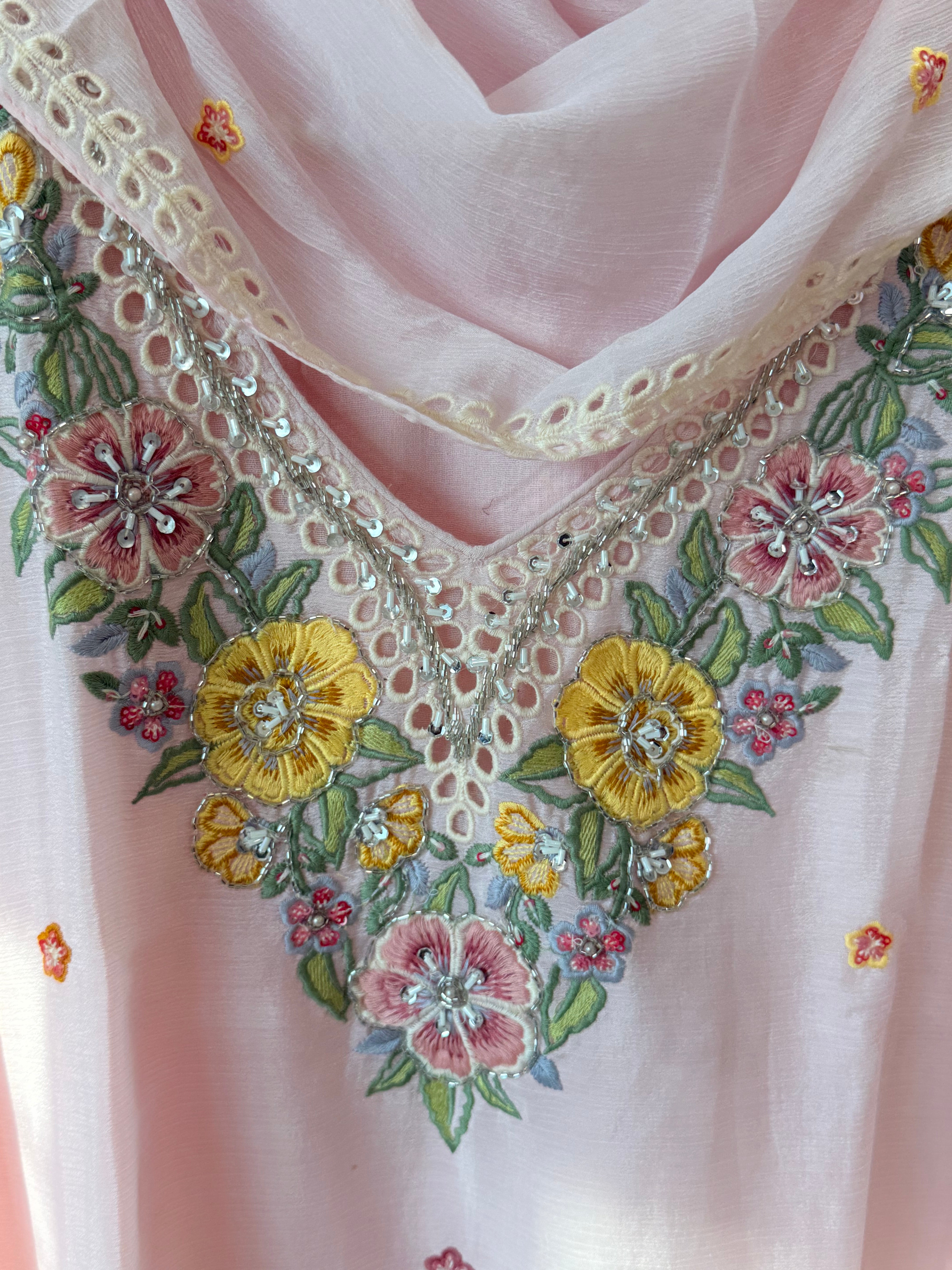 PARO CHINNON HANDWORK FROCK 4 Q