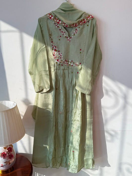 PARO CHINNON HANDWORK FROCK 3 Q