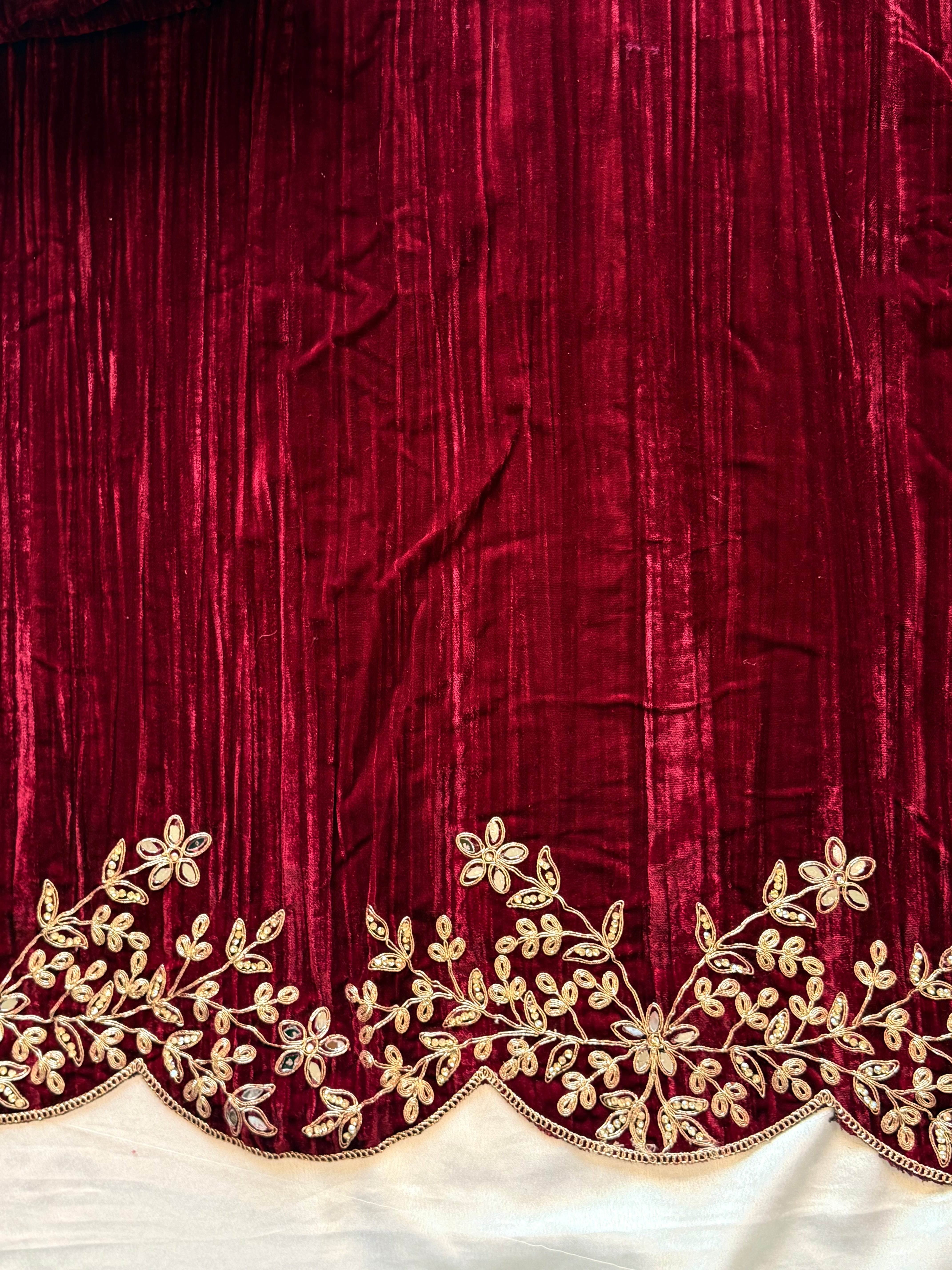 SAHER CRUSH VELVET EMBROIDERY SUIT 3 Q