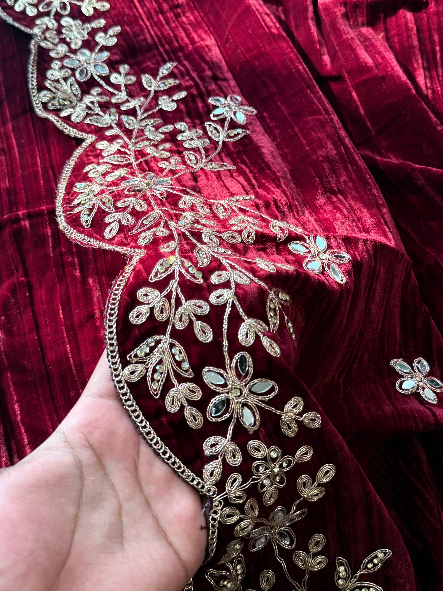 SAHER CRUSH VELVET EMBROIDERY SUIT 3 Q