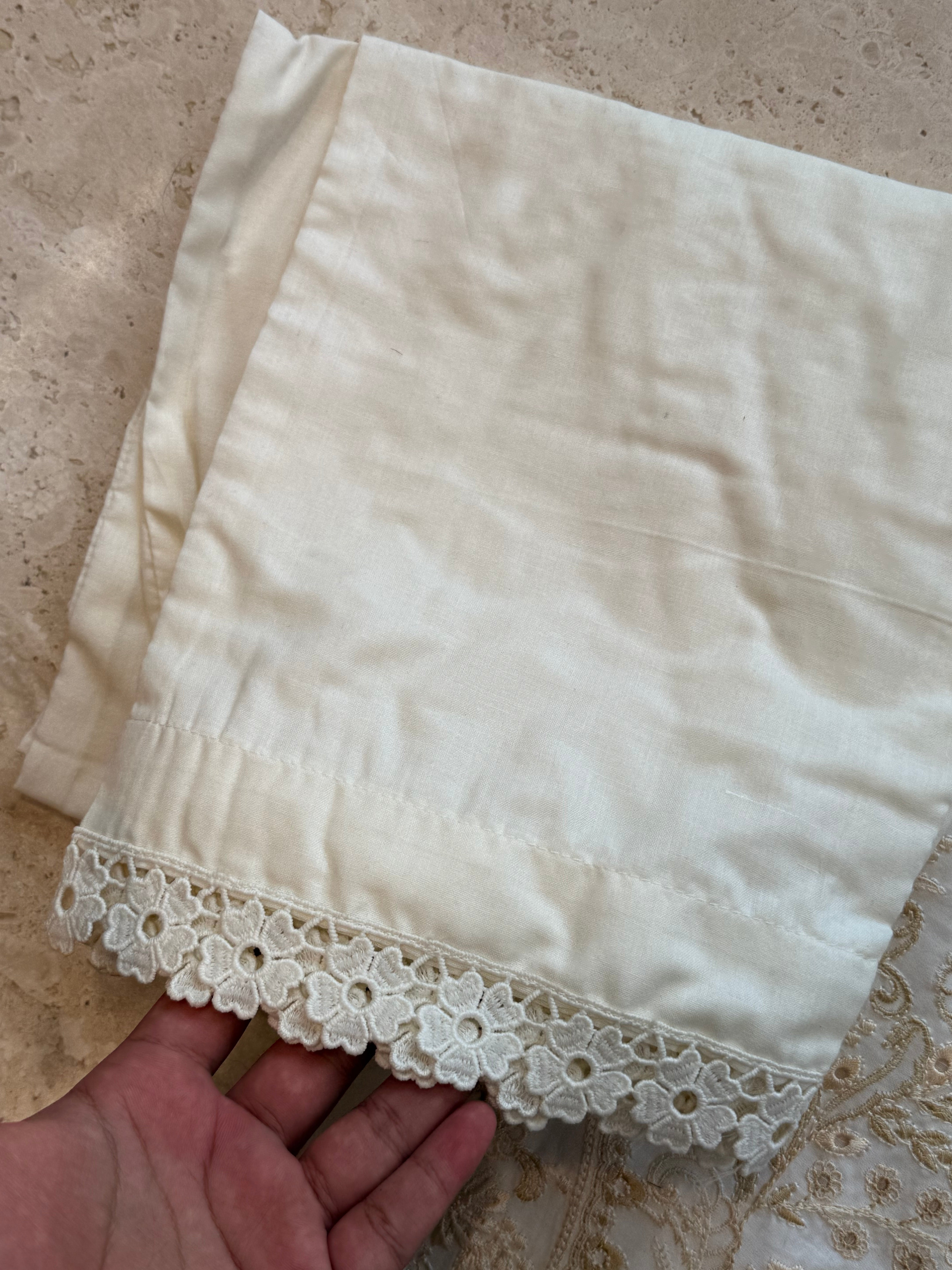 HANIA OFF-WHITE READYMADE SUIT