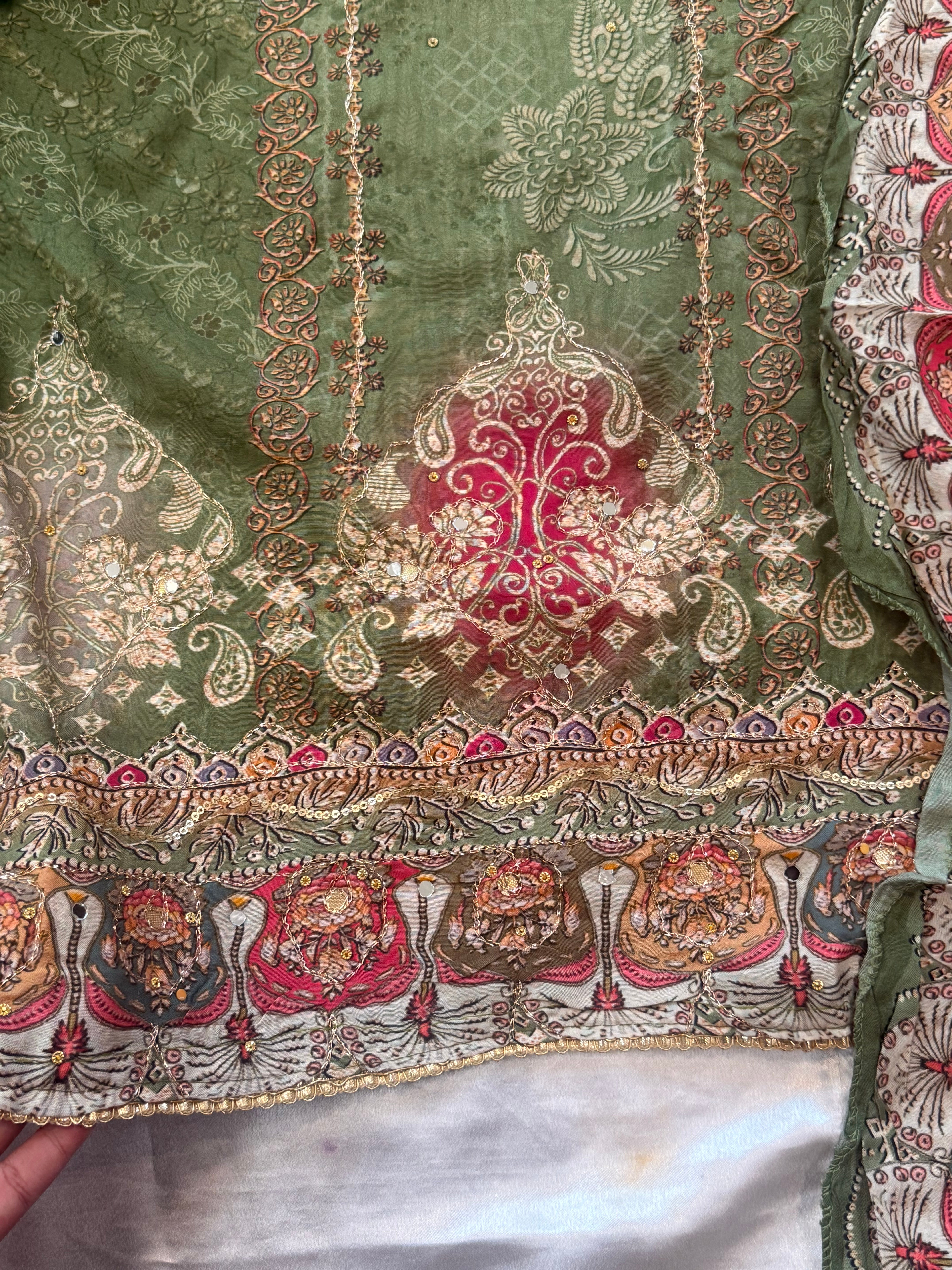 MUSLIN UNSTITCHED EMBROIDERY SUIT 3