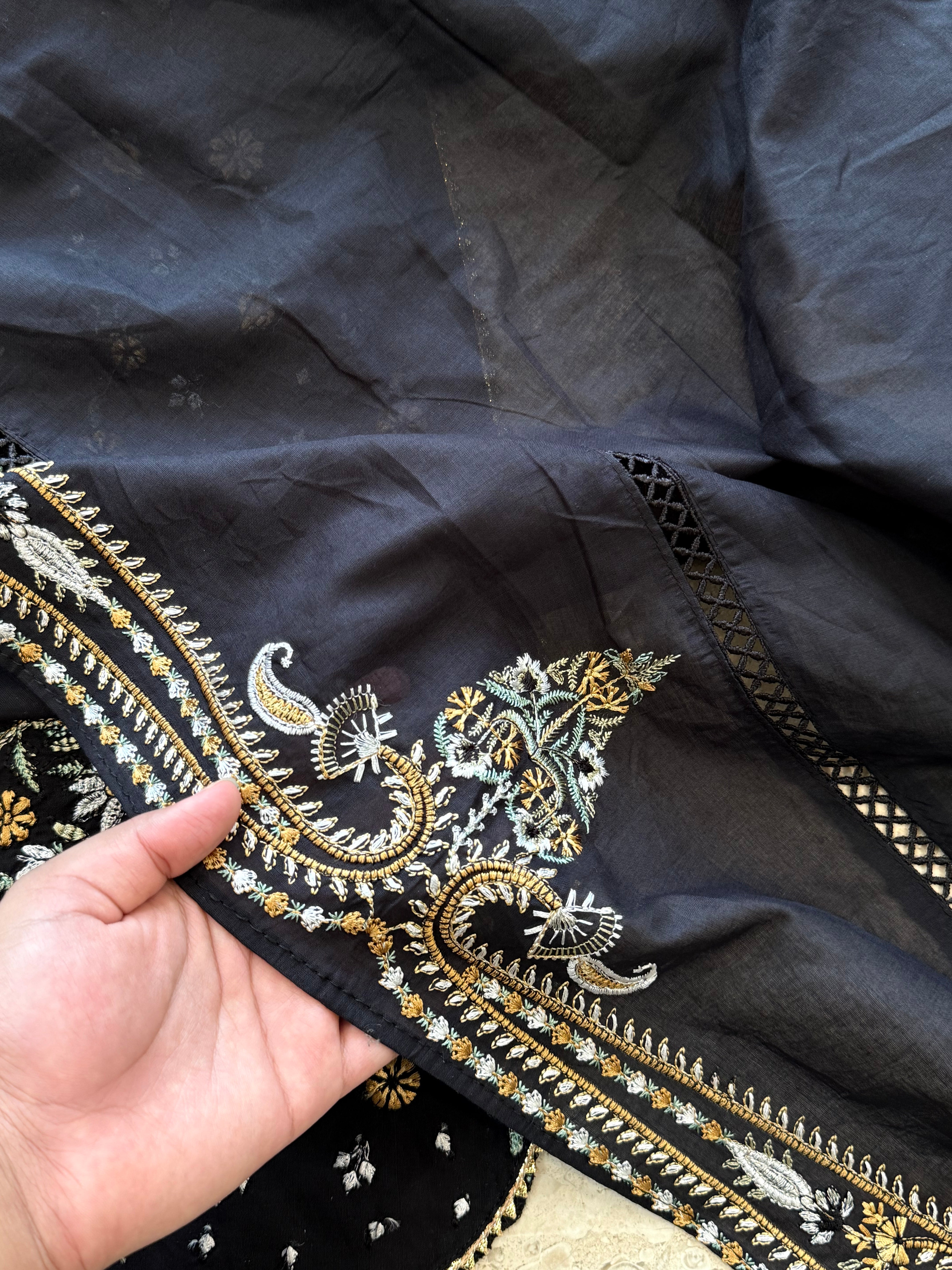 JUGNU LAWN EMBROIDERY SUIT