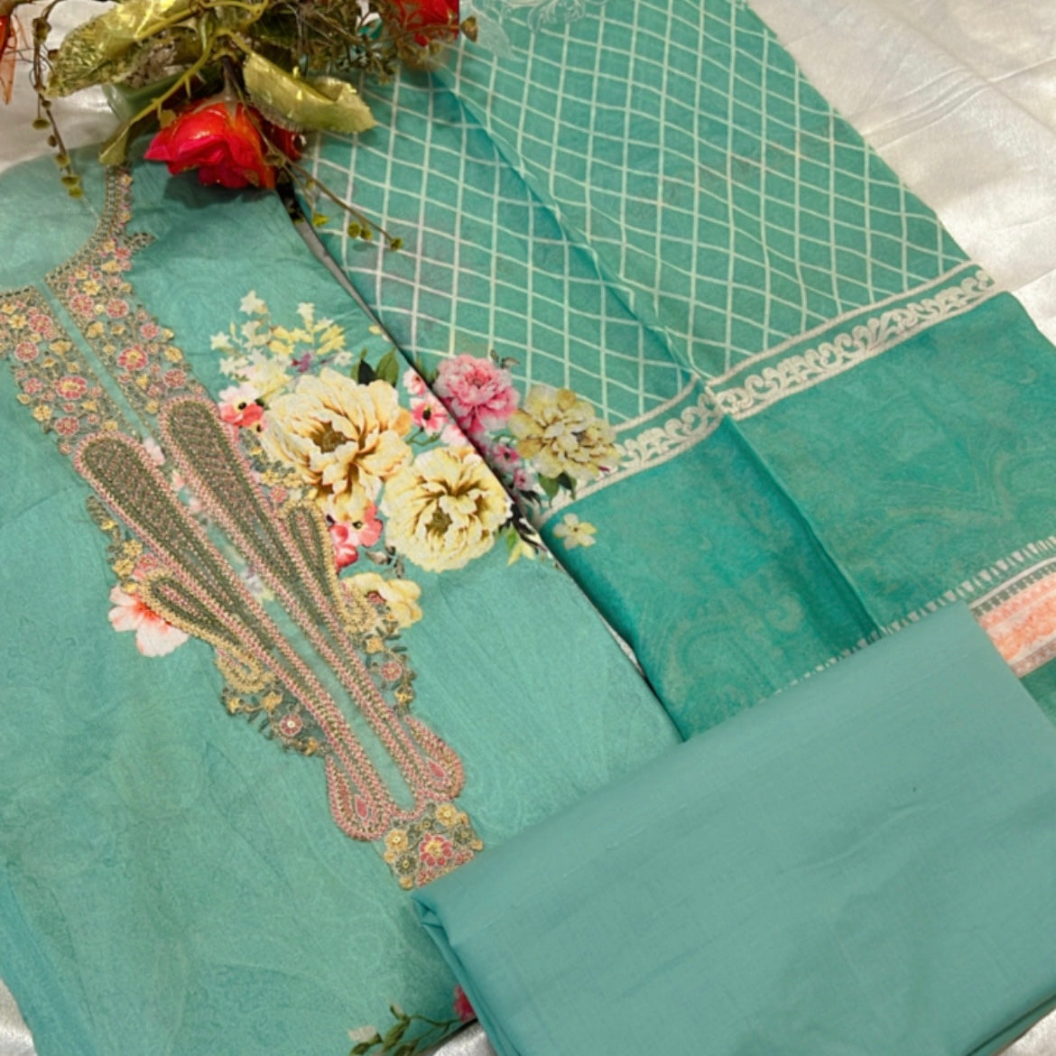 AMALEH LAWN NECK EMBROIDERY SEA GREEN SUIT