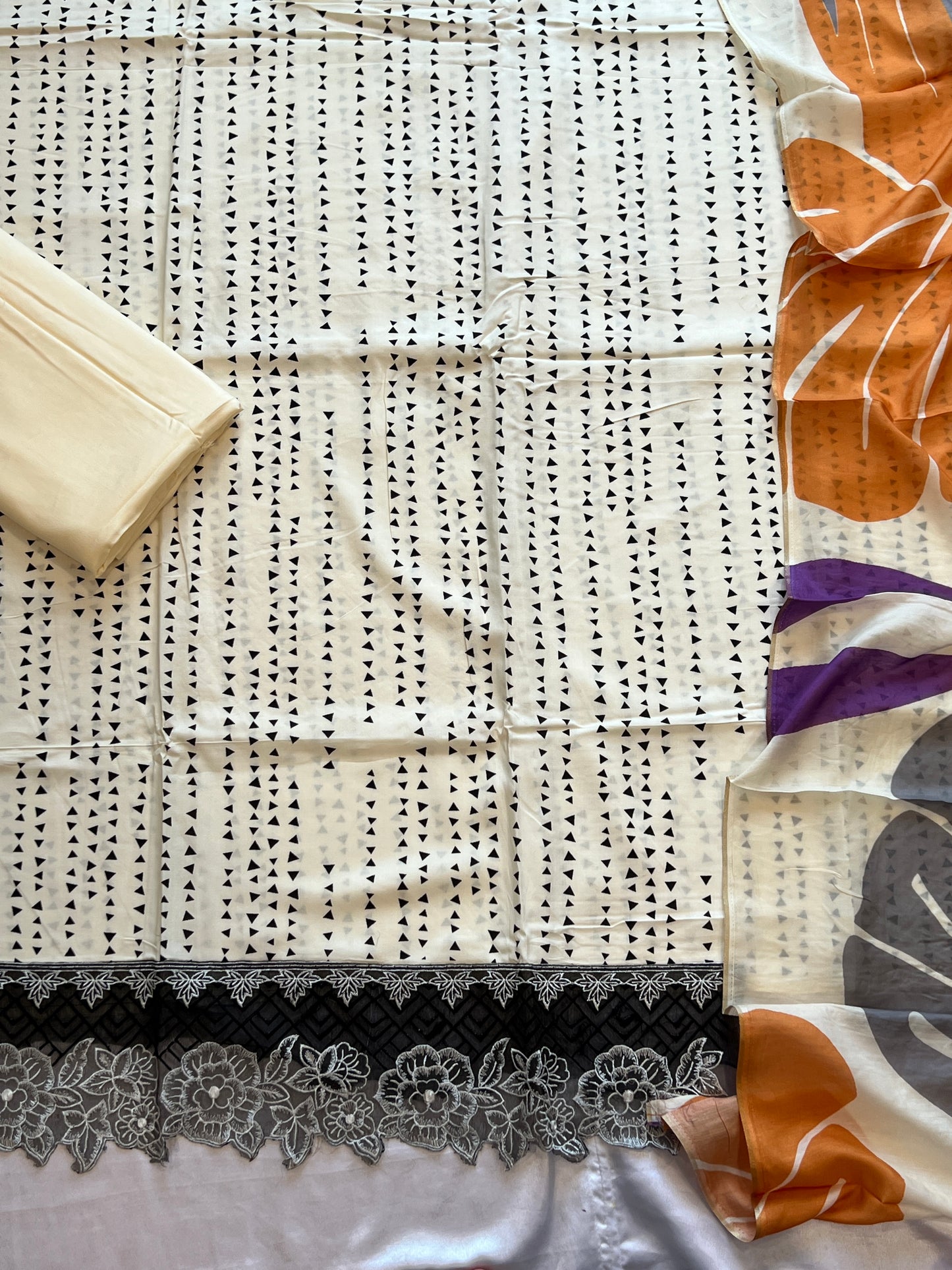 OFF WHITE MAHAM SOFT COTTON EMBROIDER SUIT